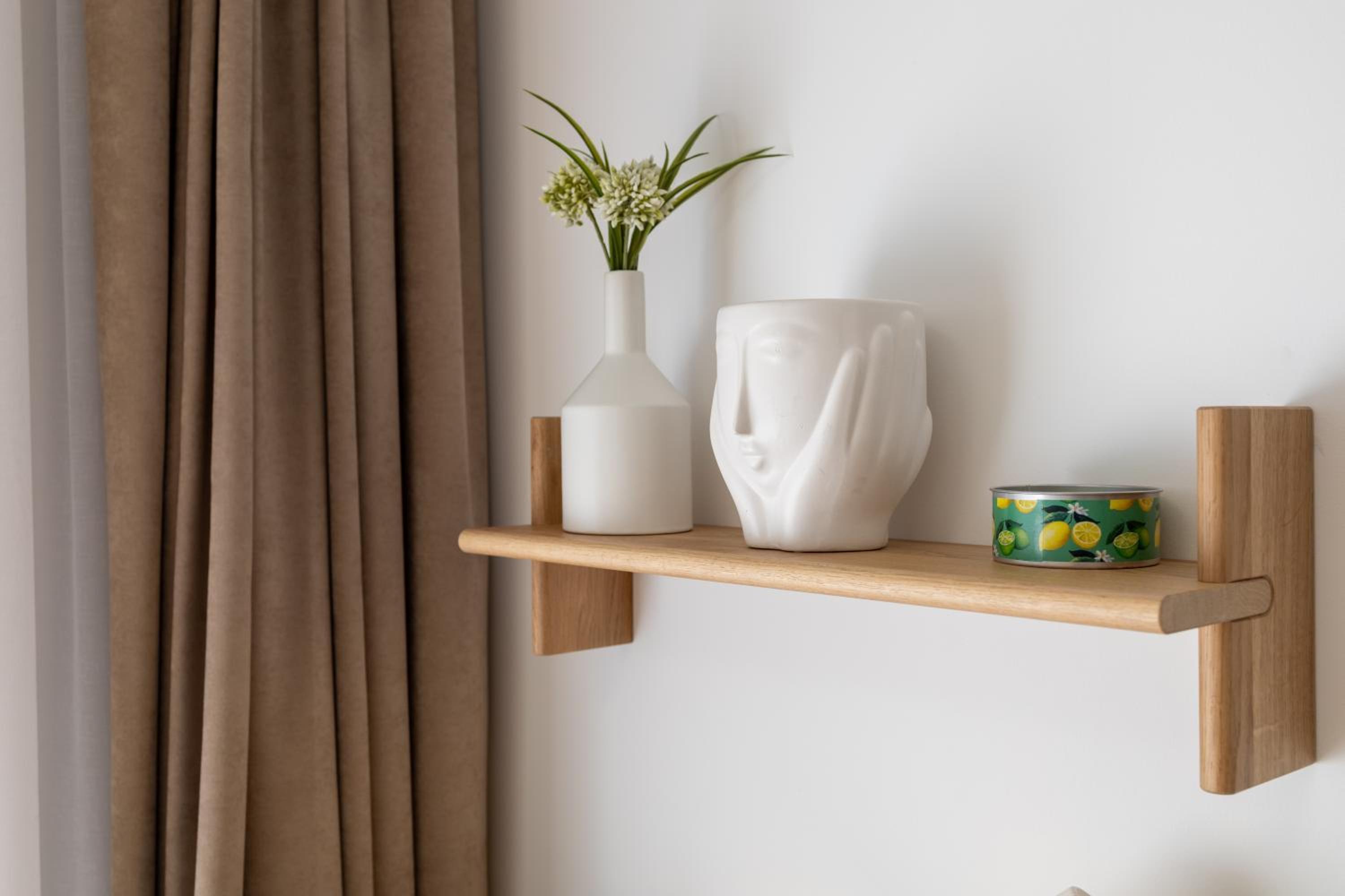 Vivid Studio with Balcony with FREE Private Parking