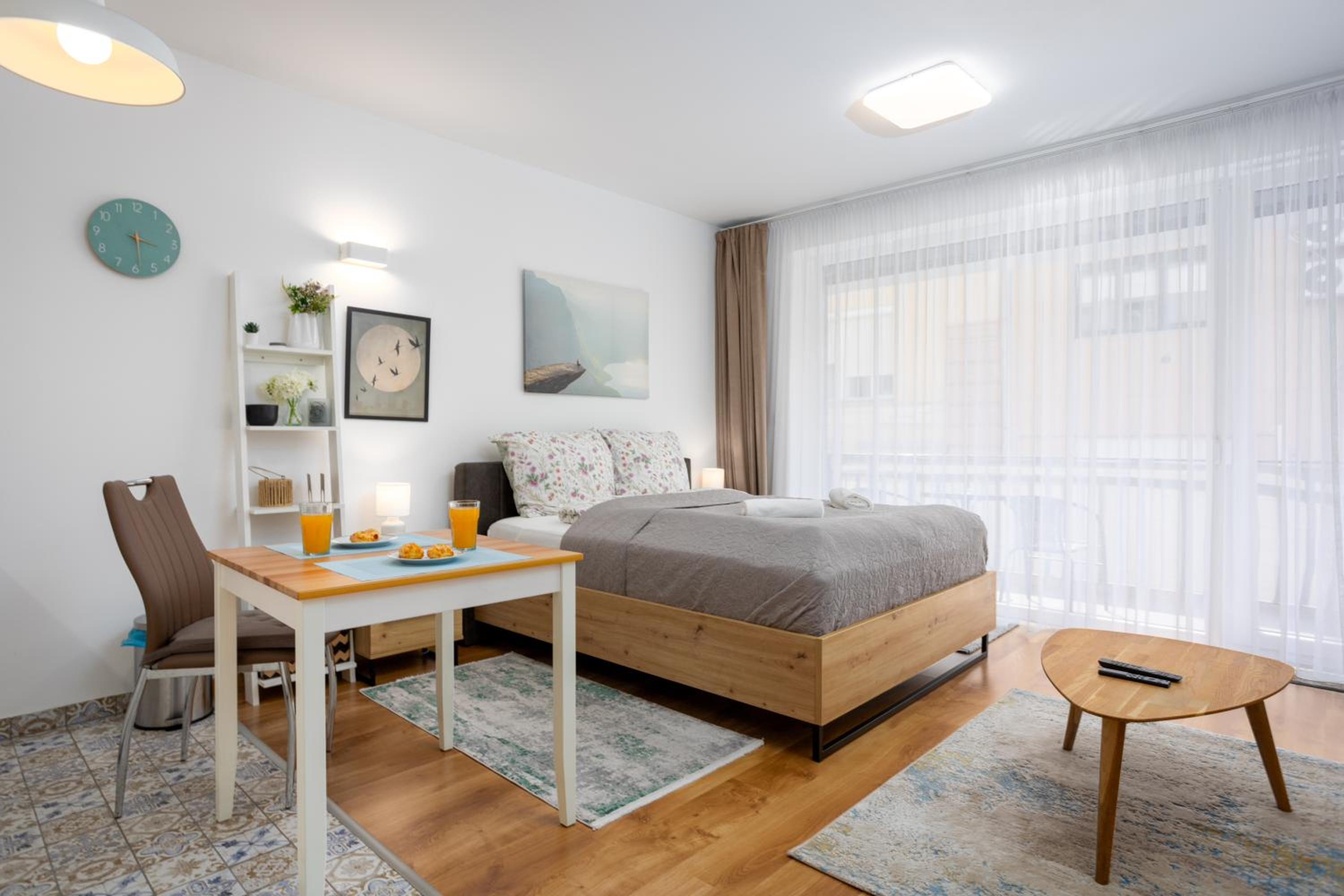 Vivid Studio with Balcony with FREE Private Parking