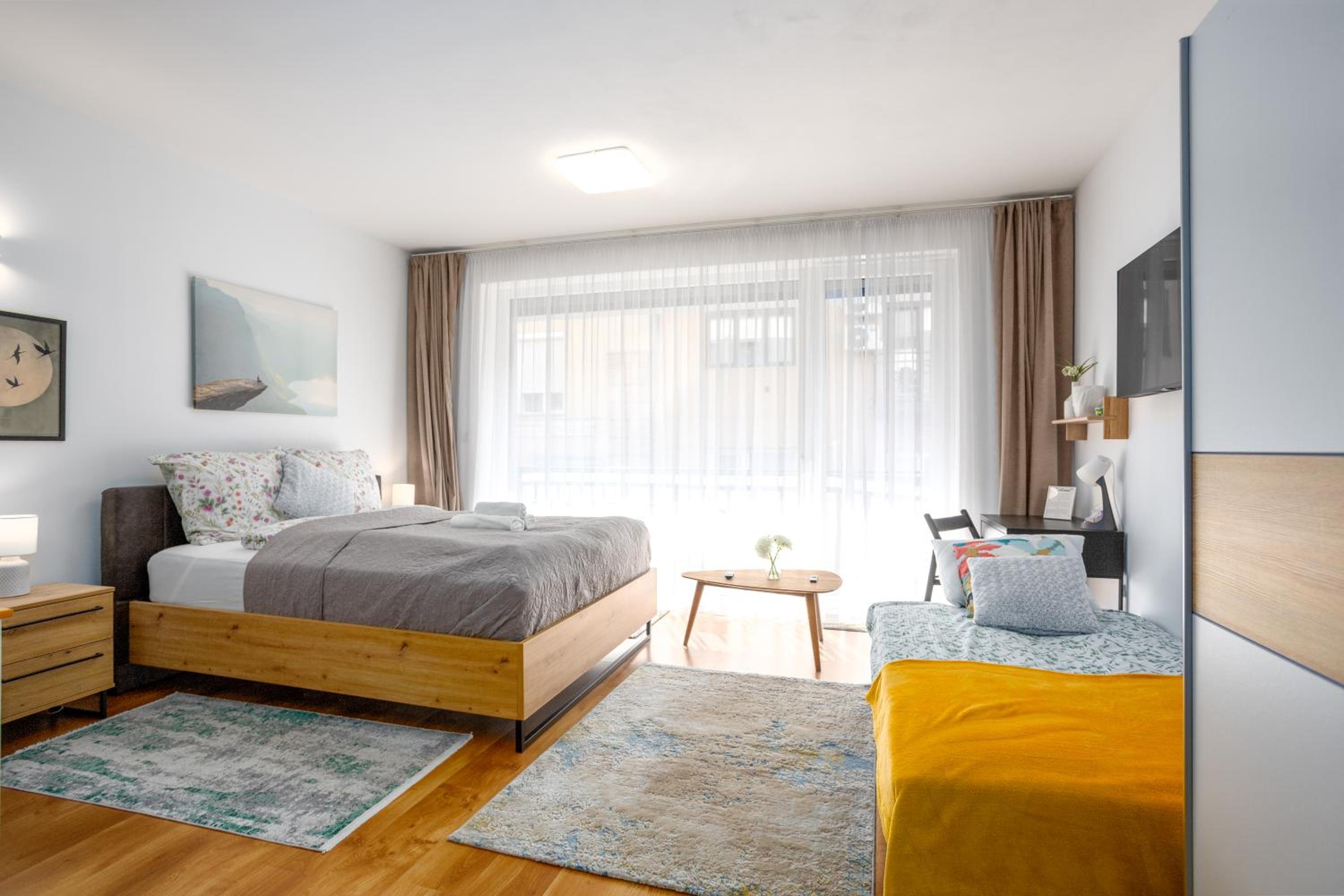 Vivid Studio with Balcony with FREE Private Parking