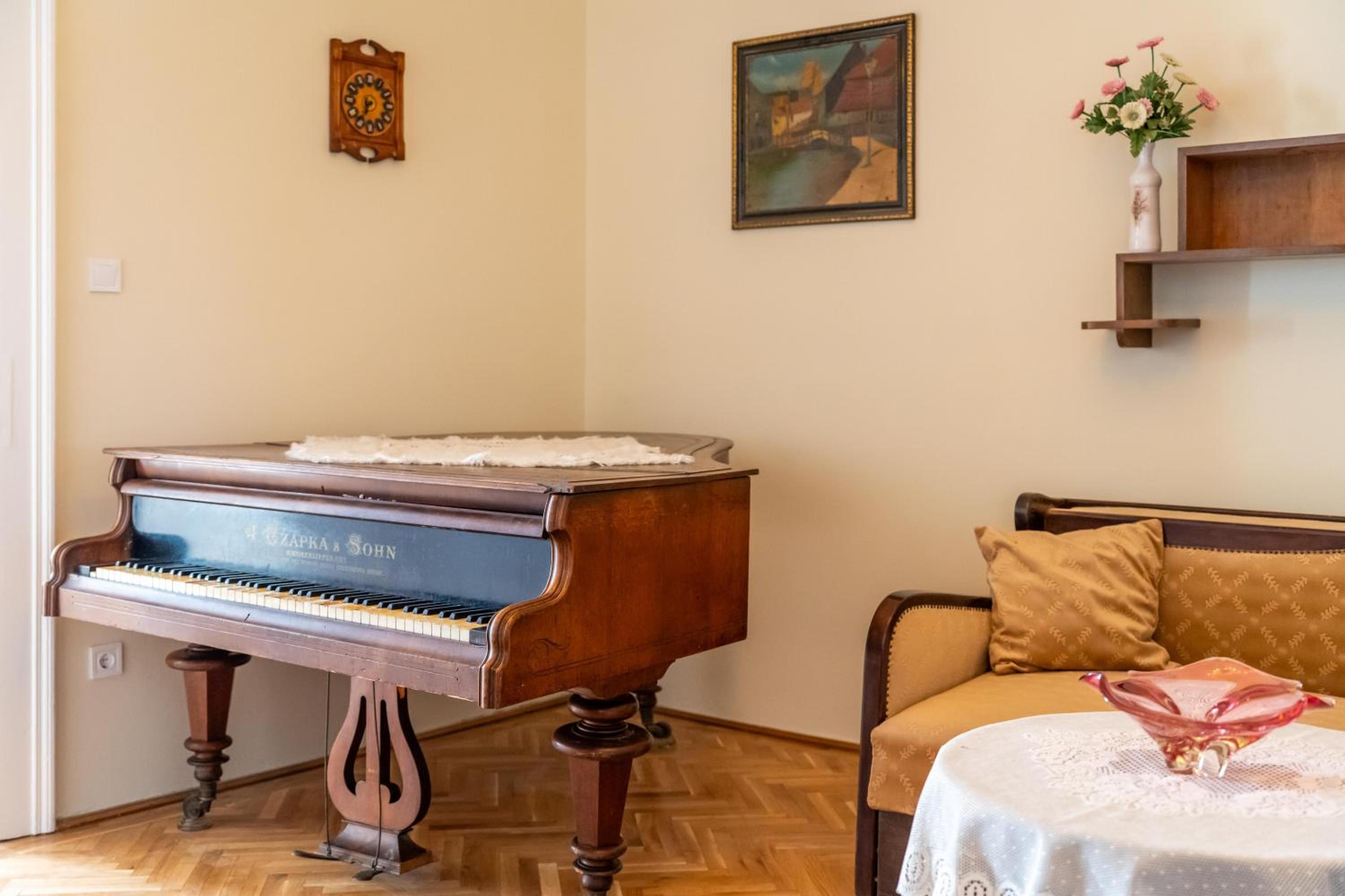 City apartman with piano