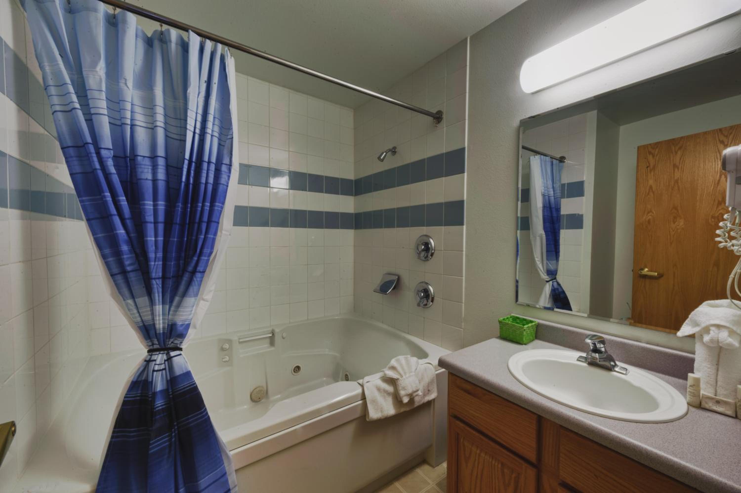 Juneau Vacations - Frontier Suites Hotel in Juneau - Property Image 1