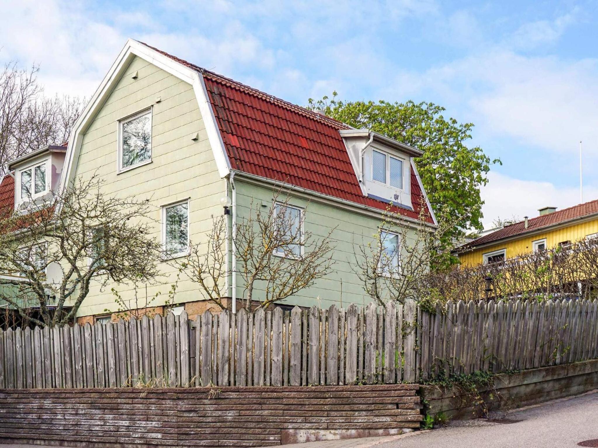 Family-Friendly Apartment by the Sea