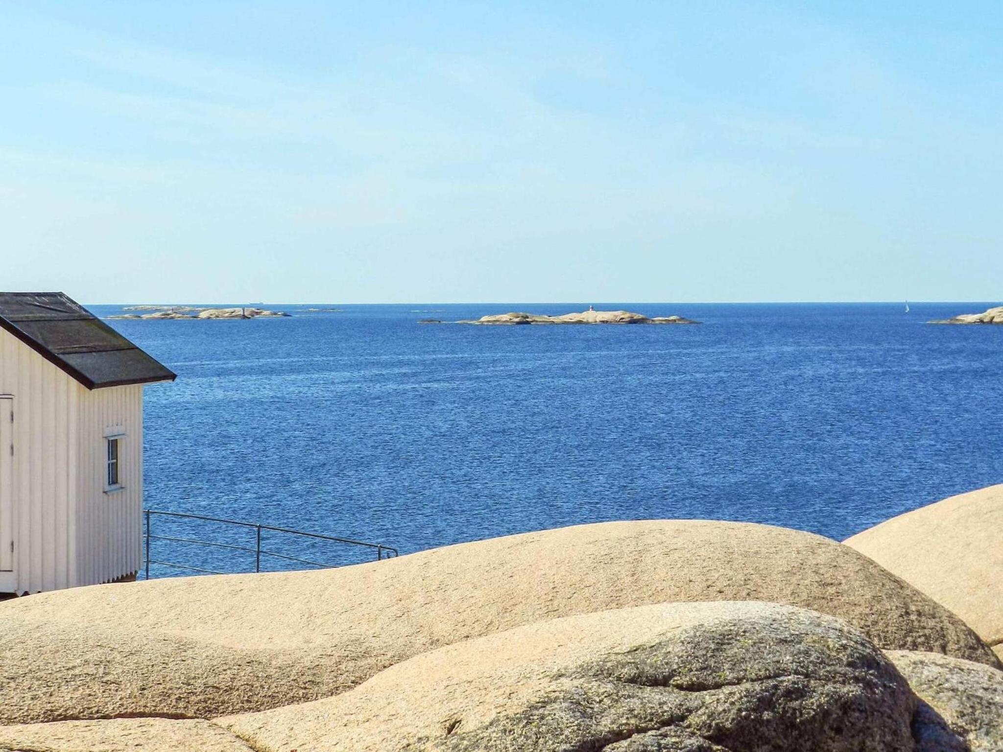Family-Friendly Apartment by the Sea