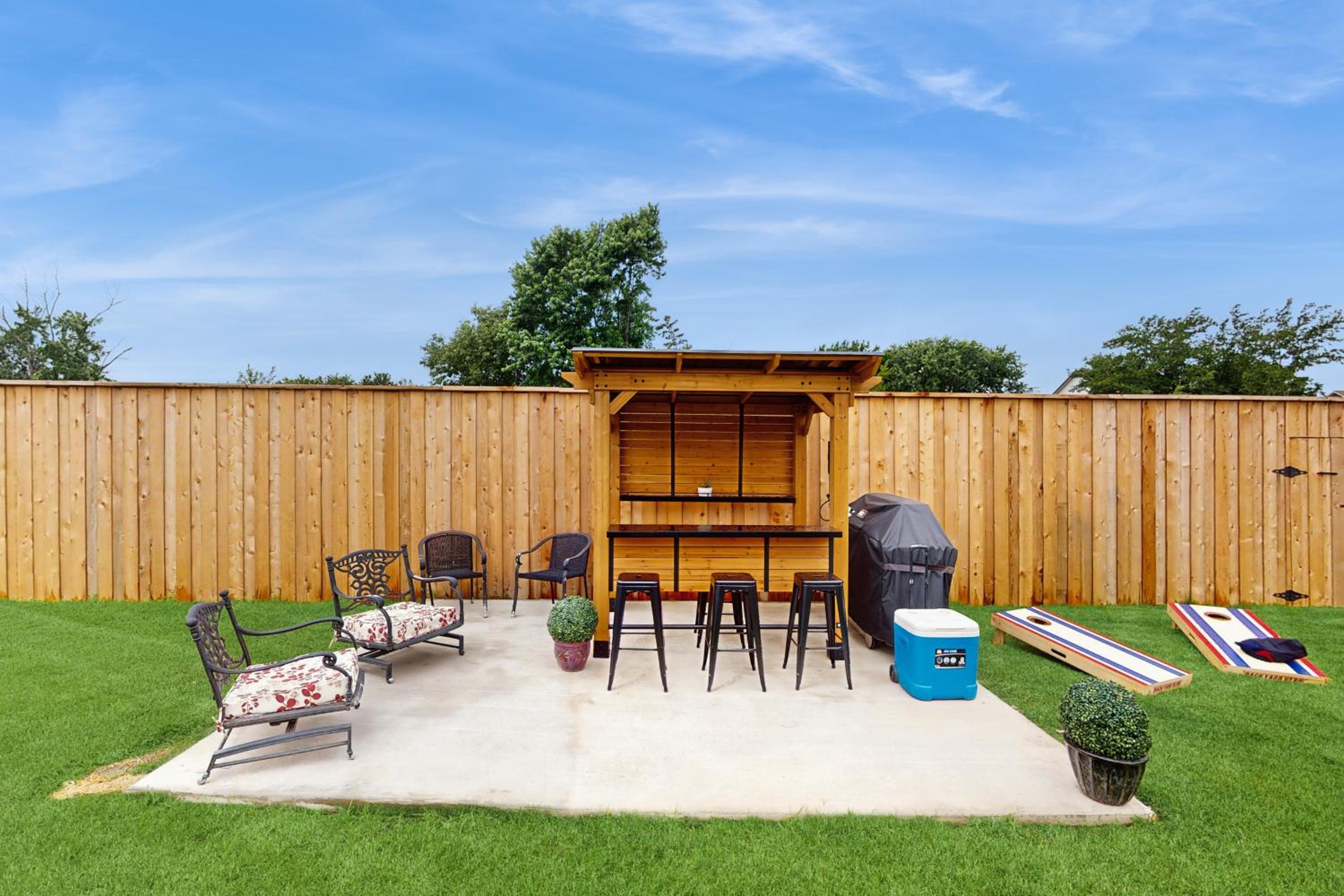 Pool and Outdoor Bar! Spacious Getaway in Sachse