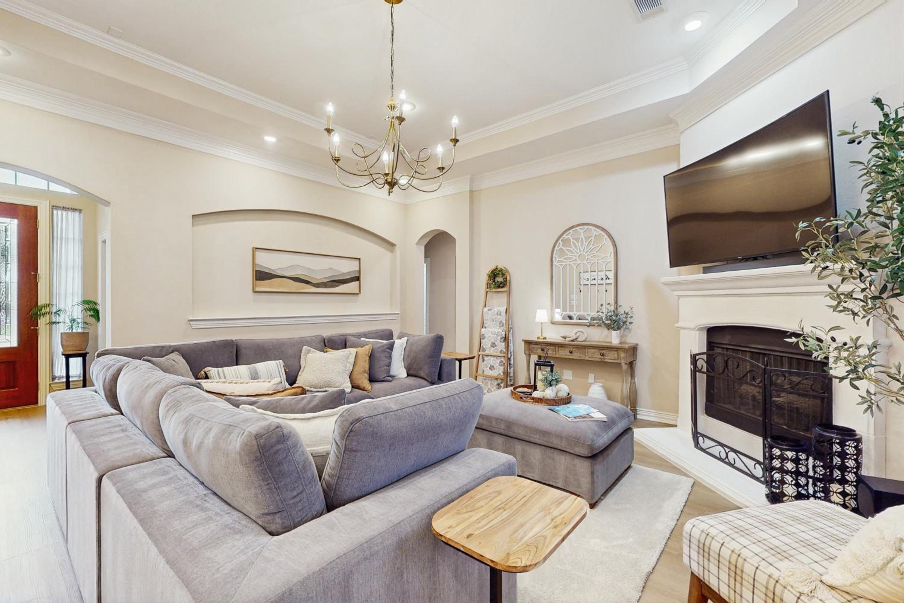 Pool and Outdoor Bar! Spacious Getaway in Sachse