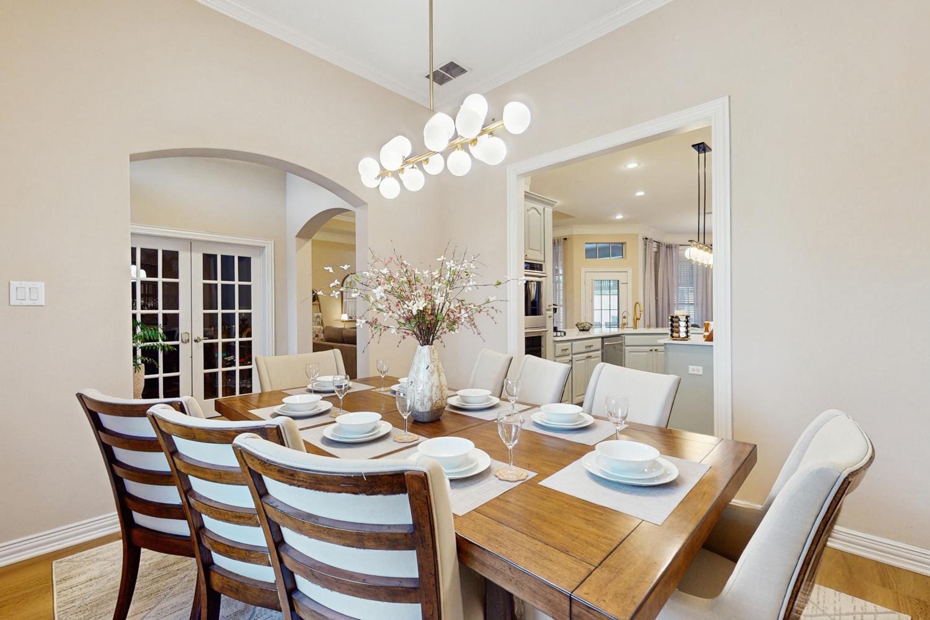Pool and Outdoor Bar! Spacious Getaway in Sachse