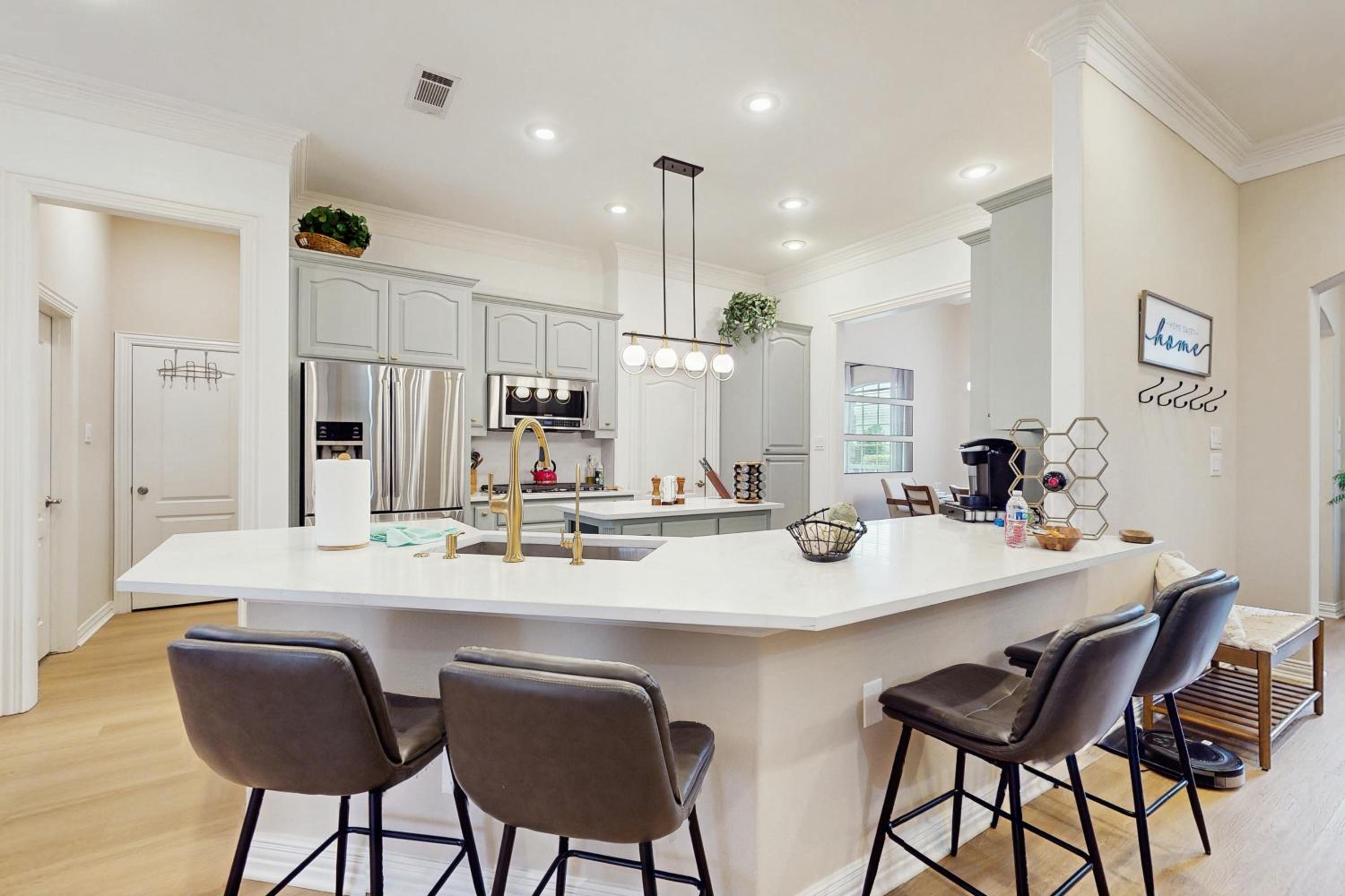 Pool and Outdoor Bar! Spacious Getaway in Sachse