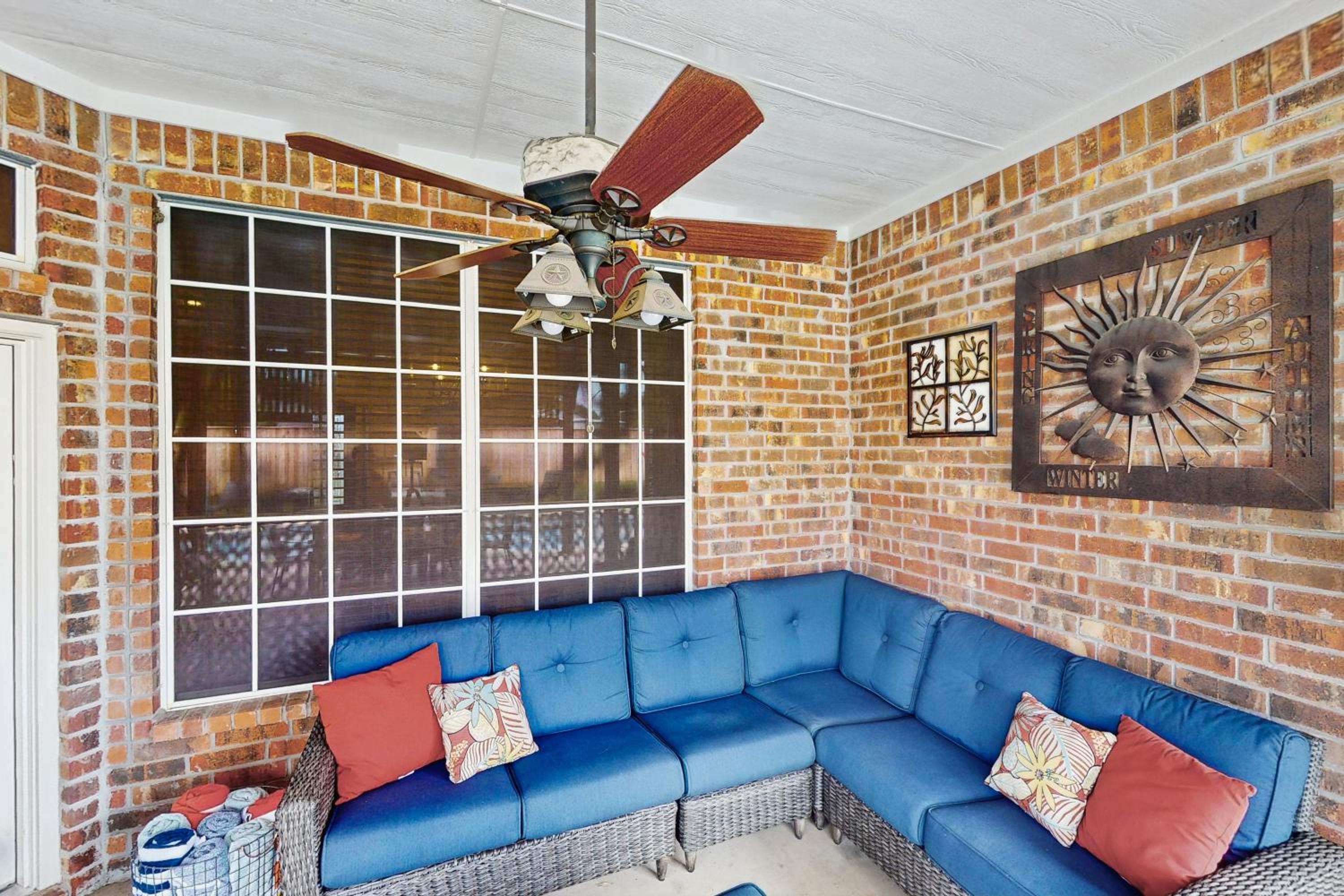 Pool and Outdoor Bar! Spacious Getaway in Sachse