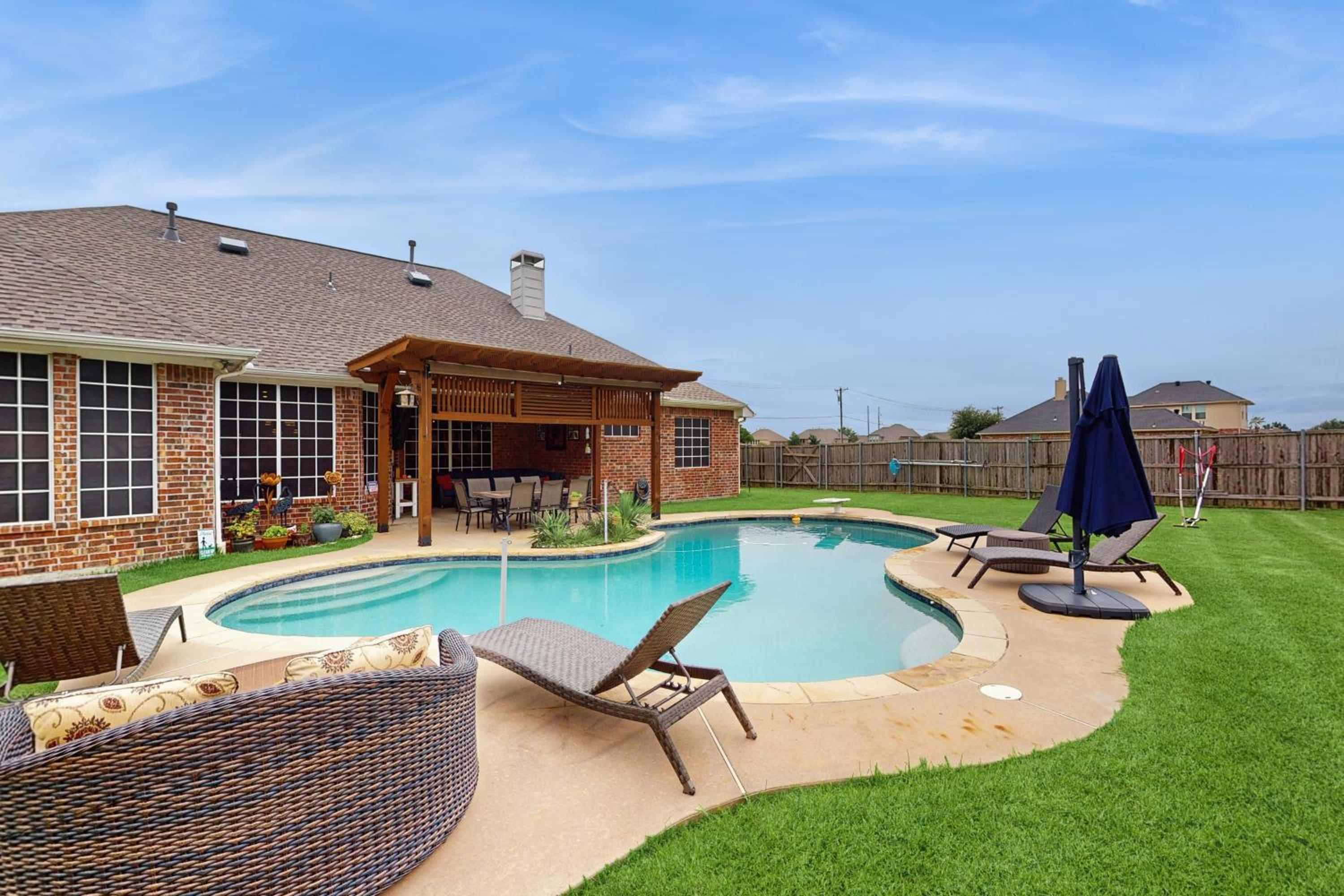 Pool and Outdoor Bar! Spacious Getaway in Sachse
