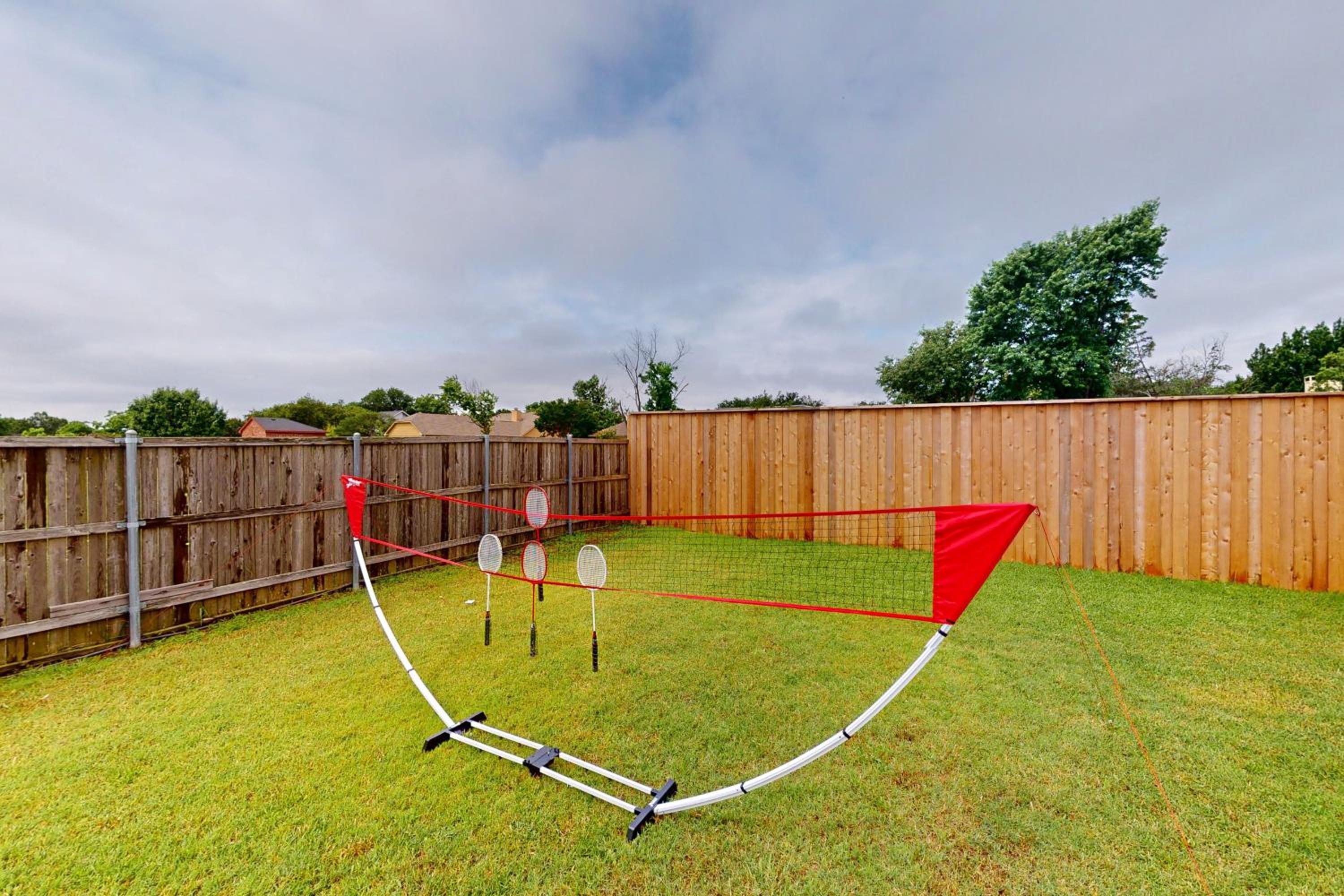 Pool and Outdoor Bar! Spacious Getaway in Sachse