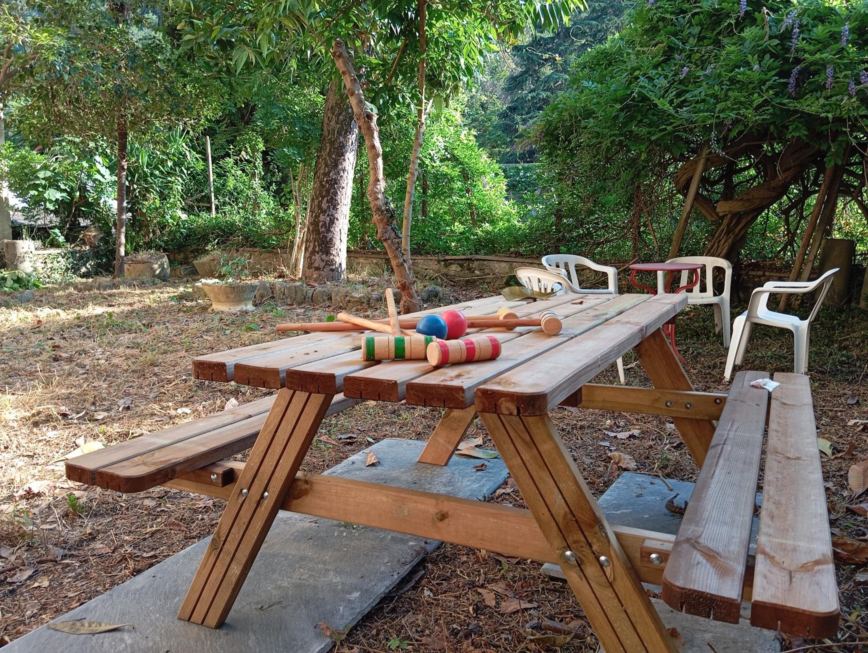 Medieval Pieve, holiday home with garden, WiFi & parking
