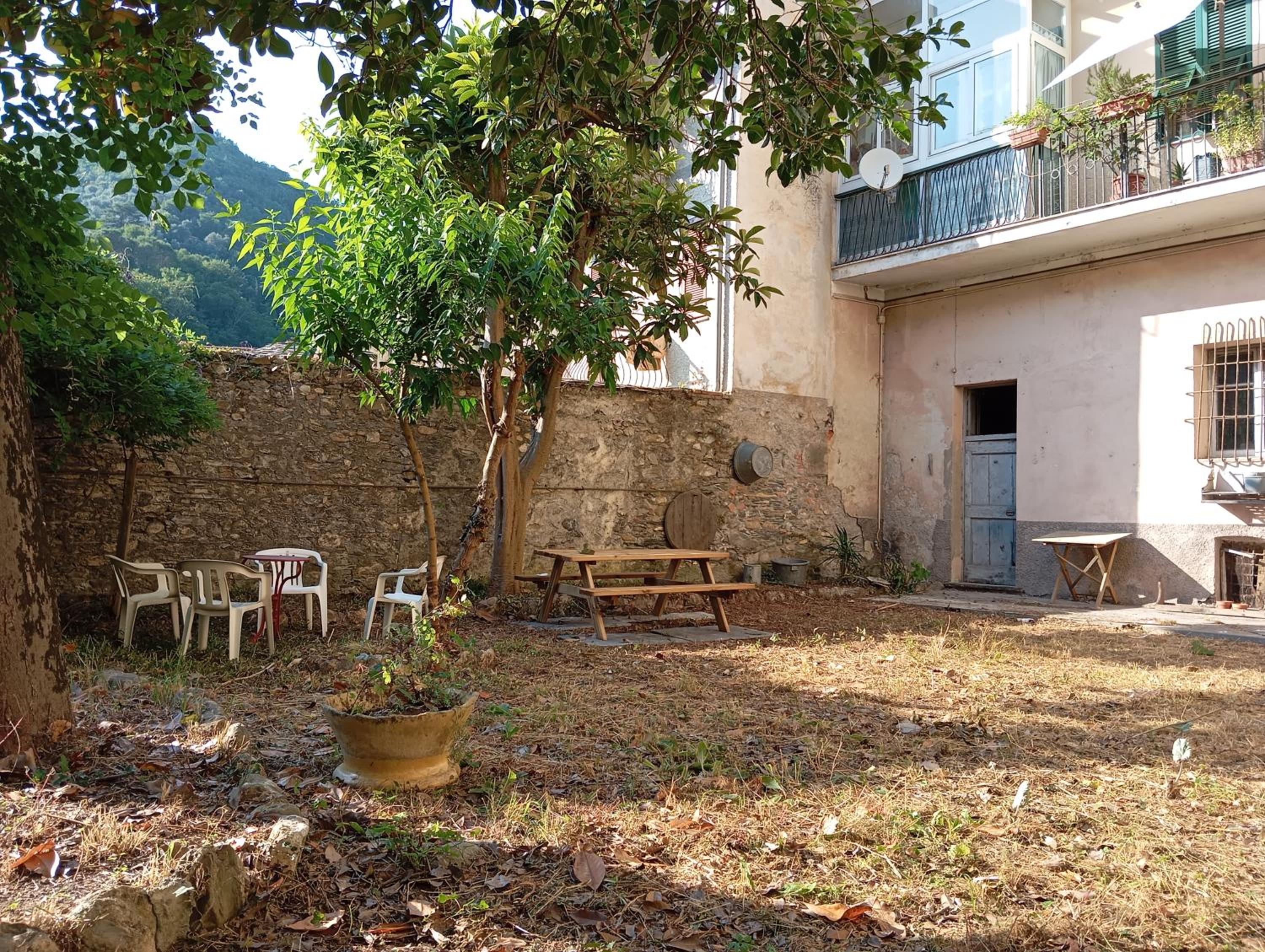 Medieval Pieve, holiday home with garden, WiFi & parking