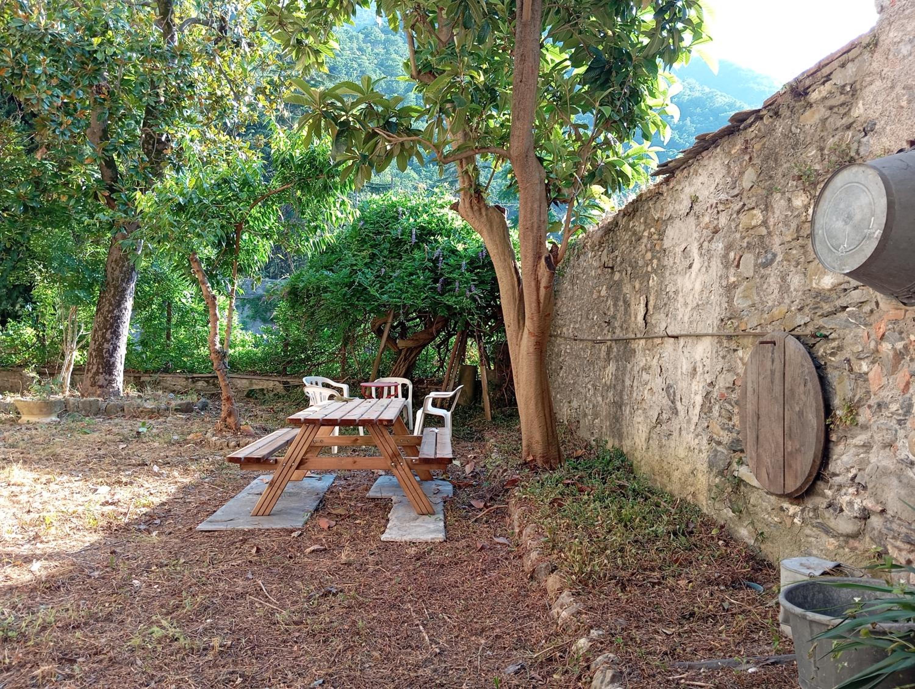 Medieval Pieve, holiday home with garden, WiFi & parking