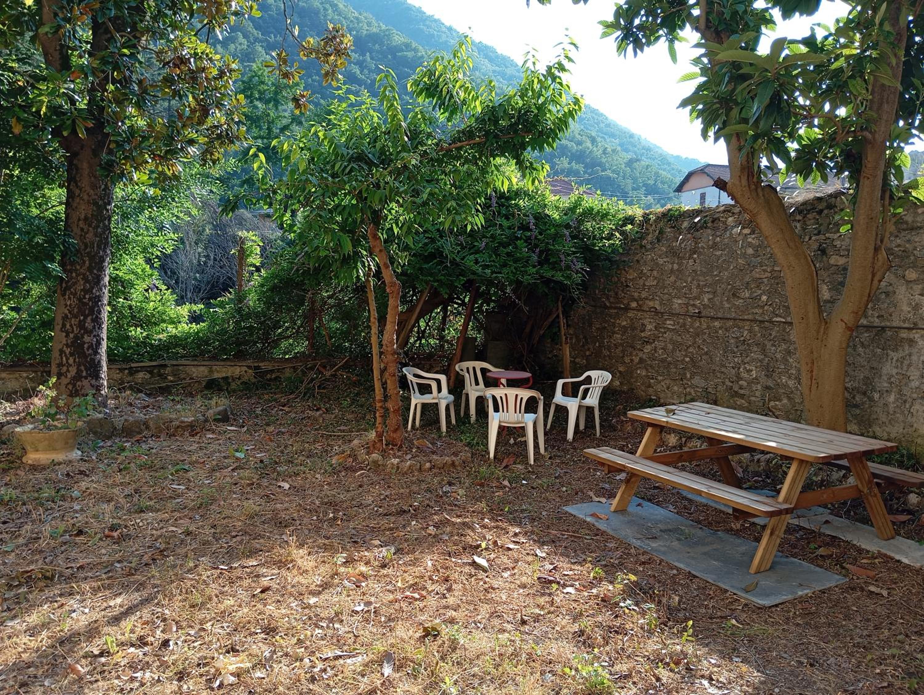 Medieval Pieve, holiday home with garden, WiFi & parking
