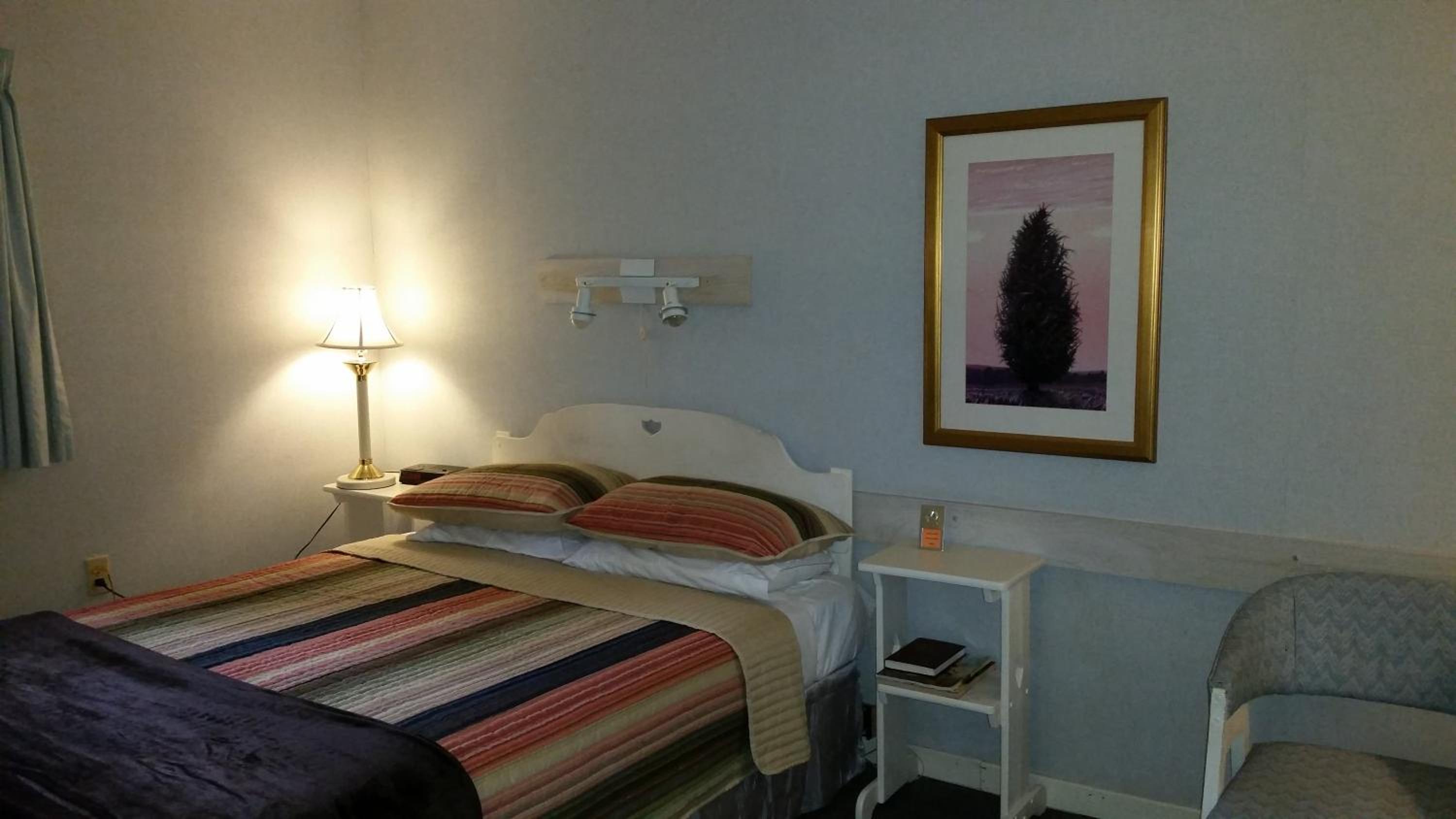 Pinecone Motel