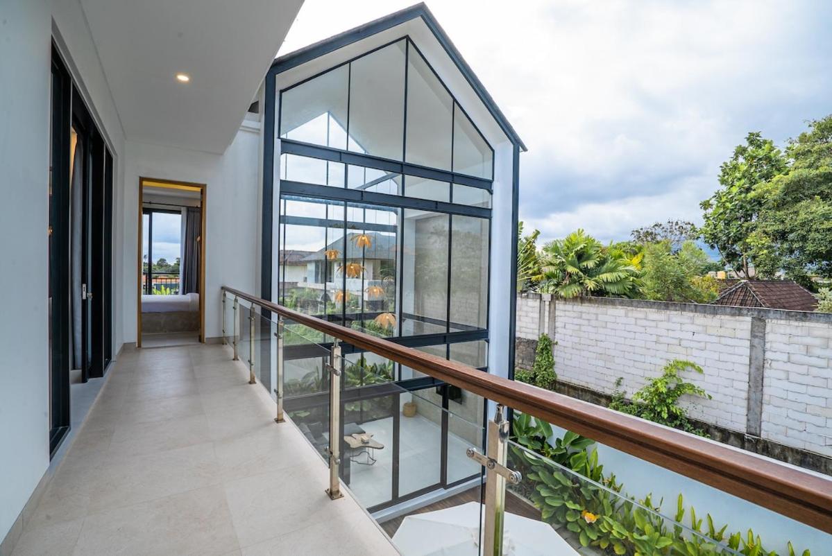 White Nights - 3BR Villa with Rooftop near Canggu