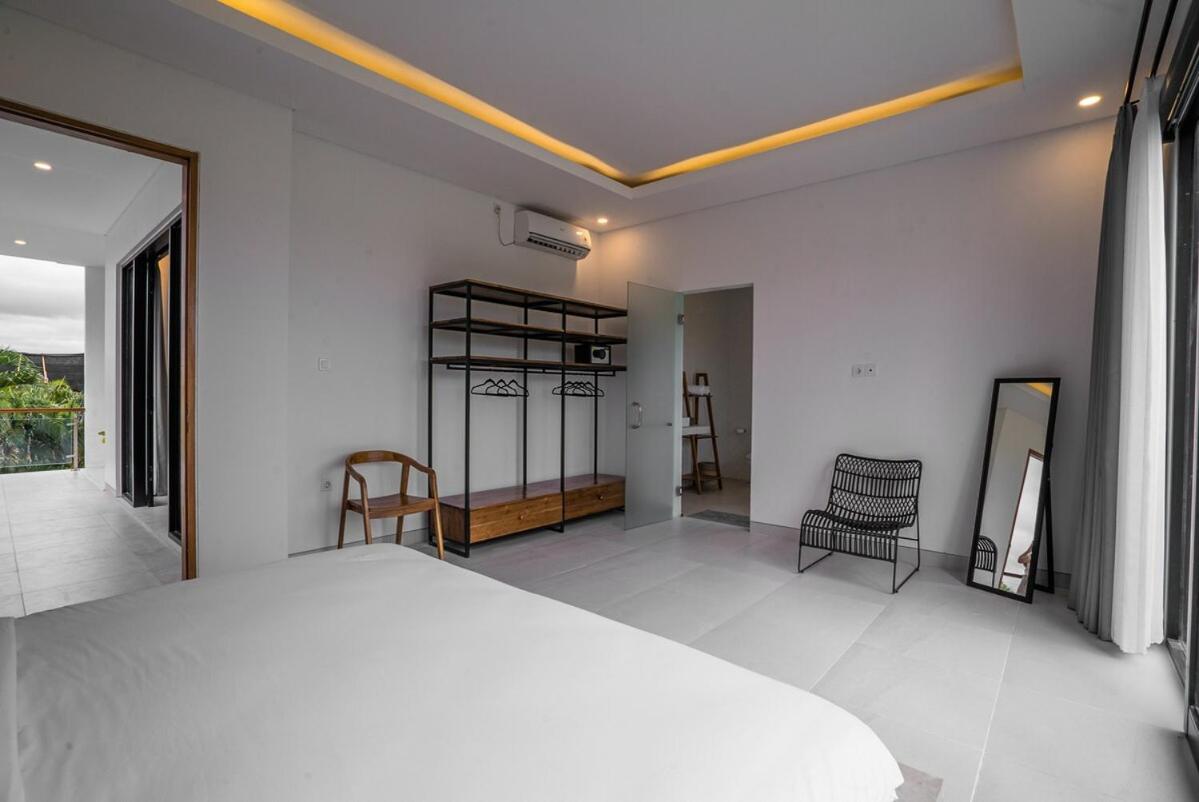 White Nights - 3BR Villa with Rooftop near Canggu