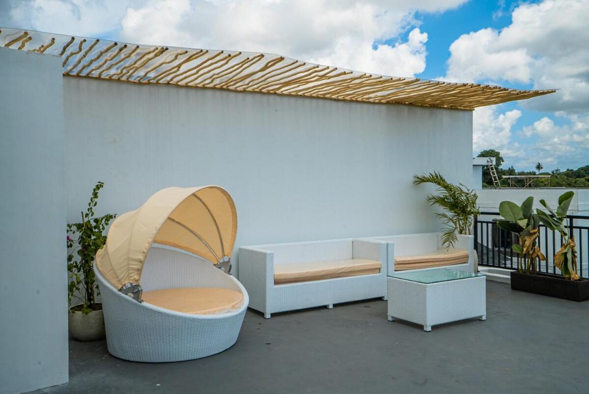 White Nights - 3BR Villa with Rooftop near Canggu