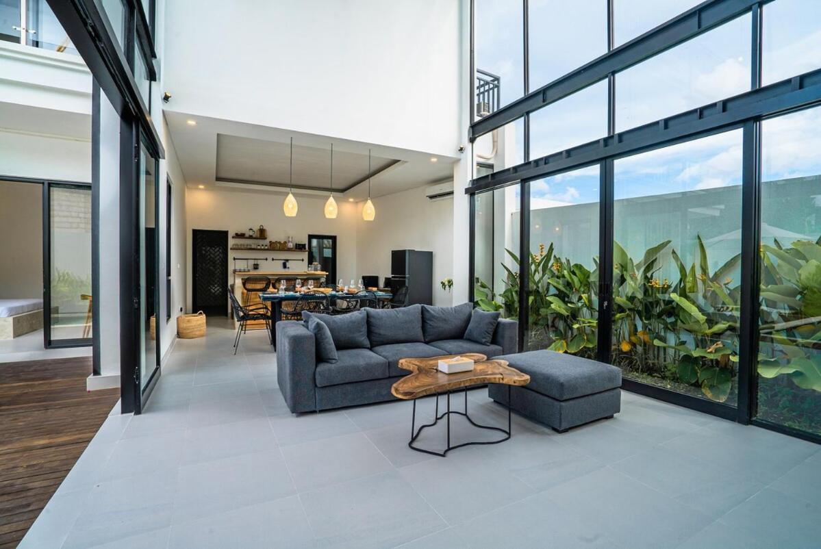 White Nights - 3BR Villa with Rooftop near Canggu