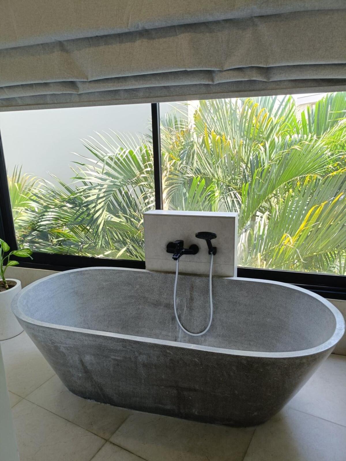 White Nights - 3BR Villa with Rooftop near Canggu