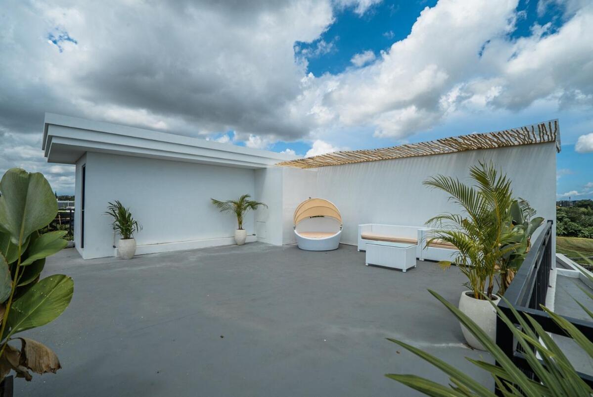 White Nights - 3BR Villa with Rooftop near Canggu