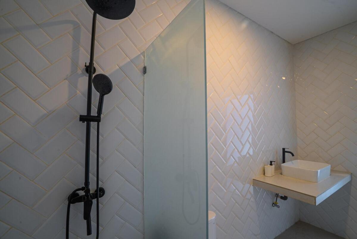 White Nights - 3BR Villa with Rooftop near Canggu