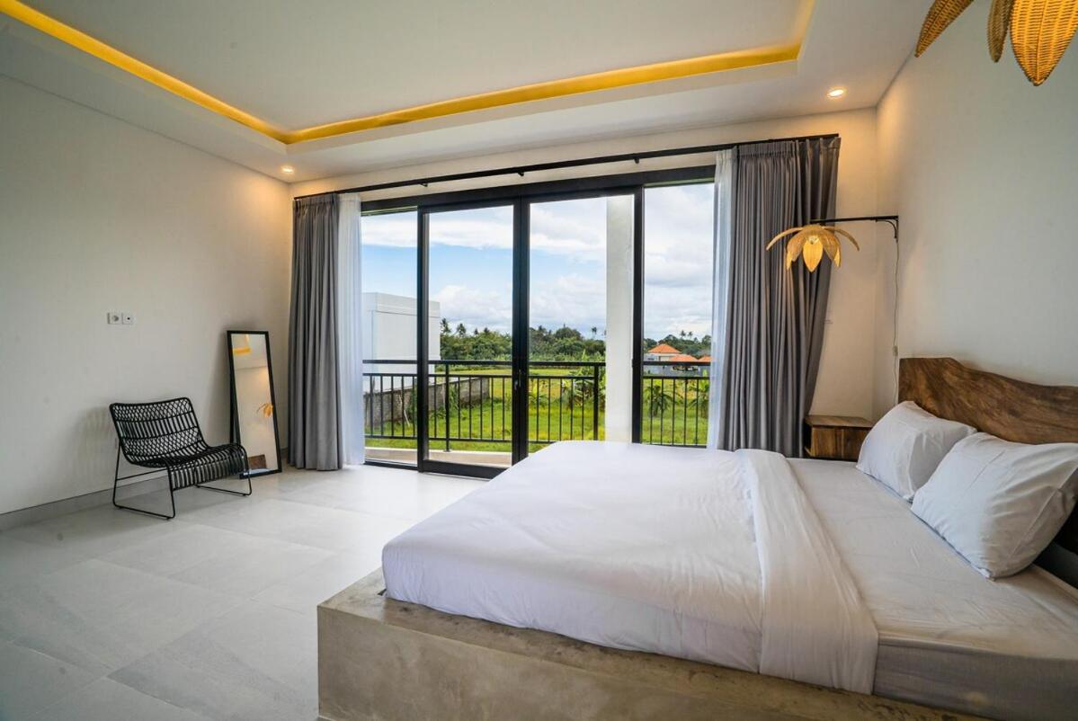 White Nights - 3BR Villa with Rooftop near Canggu