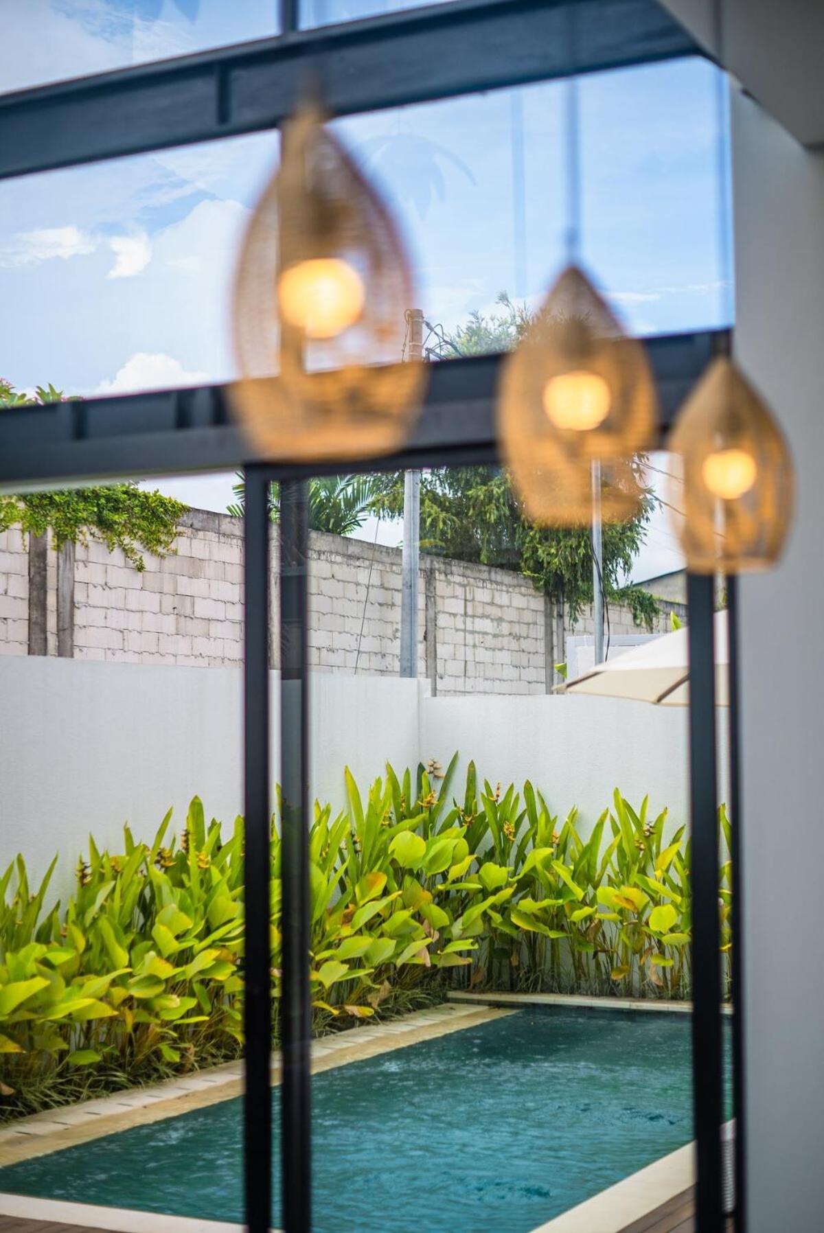 White Nights - 3BR Villa with Rooftop near Canggu