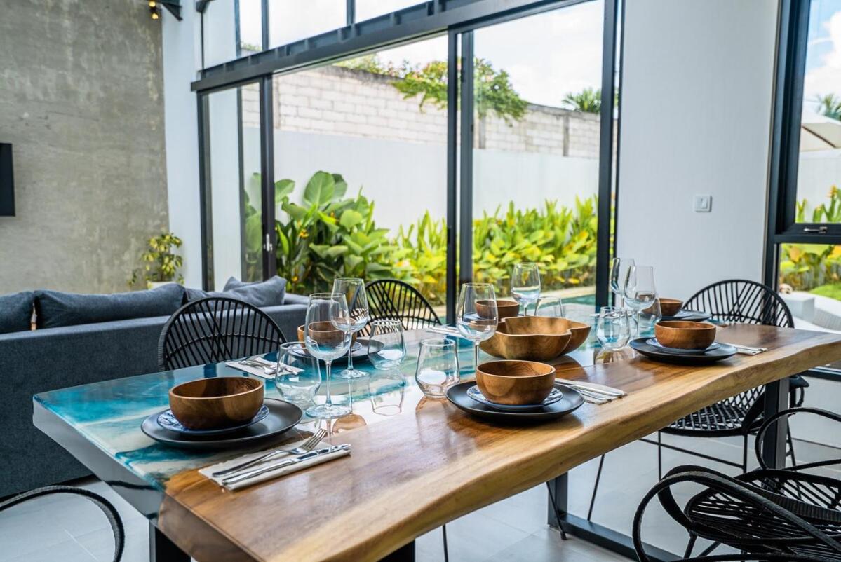 White Nights - 3BR Villa with Rooftop near Canggu