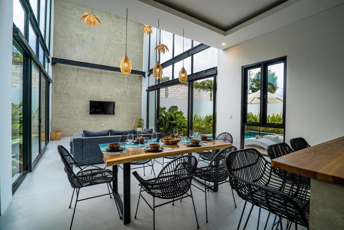 White Nights - 3BR Villa with Rooftop near Canggu