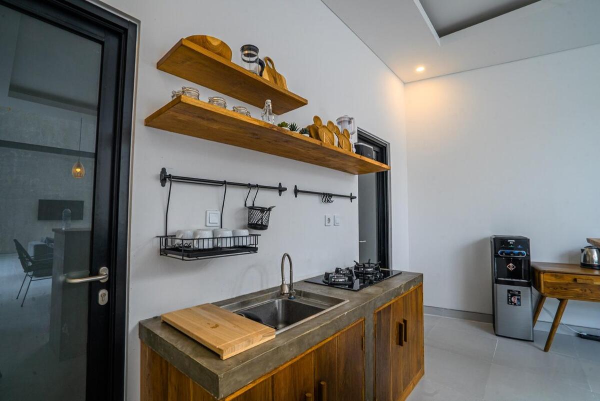 White Nights - 3BR Villa with Rooftop near Canggu