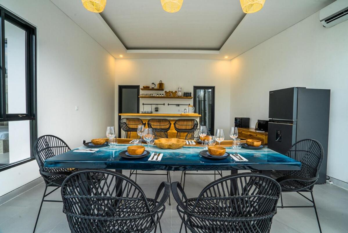 White Nights - 3BR Villa with Rooftop near Canggu