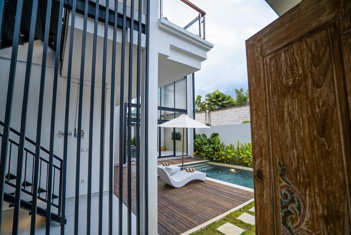White Nights - 3BR Villa with Rooftop near Canggu