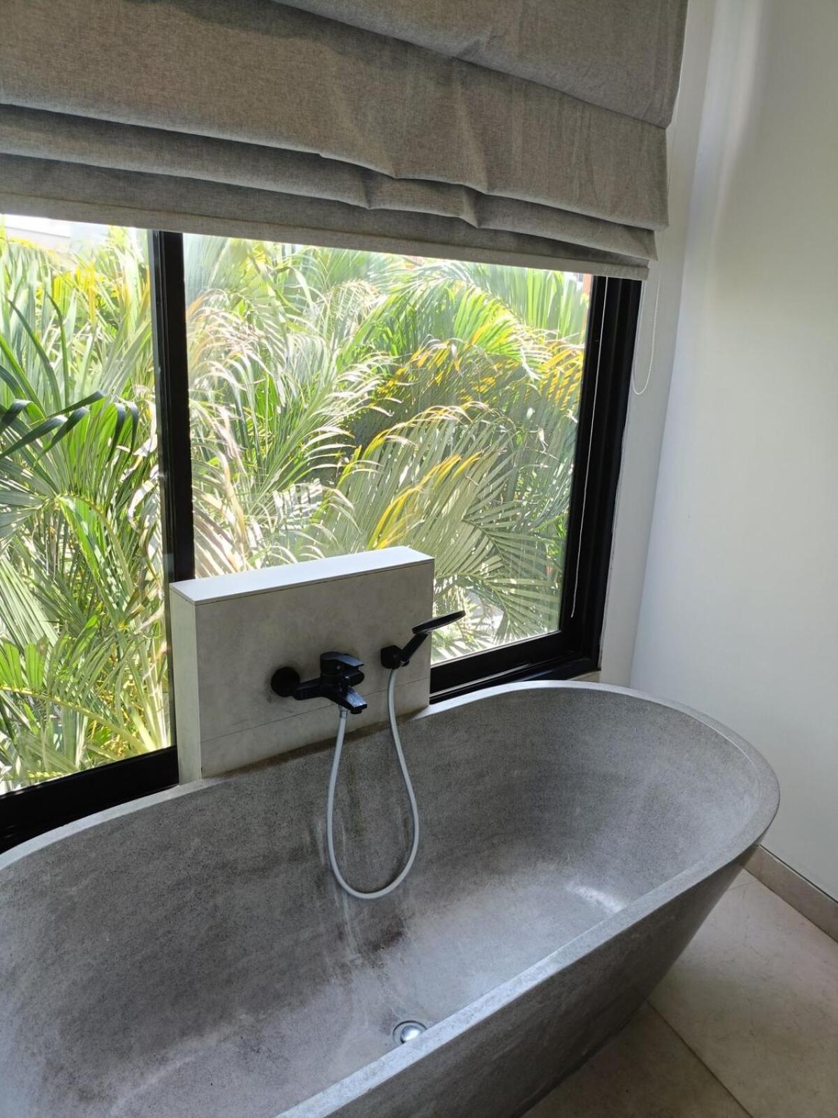 White Nights - 3BR Villa with Rooftop near Canggu