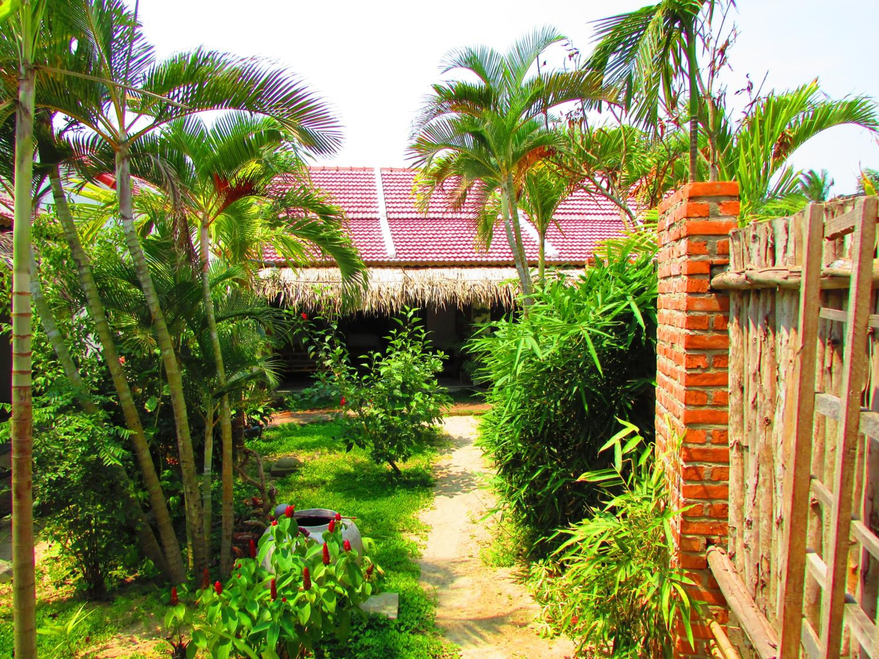 Red Flower Cottages Homestay