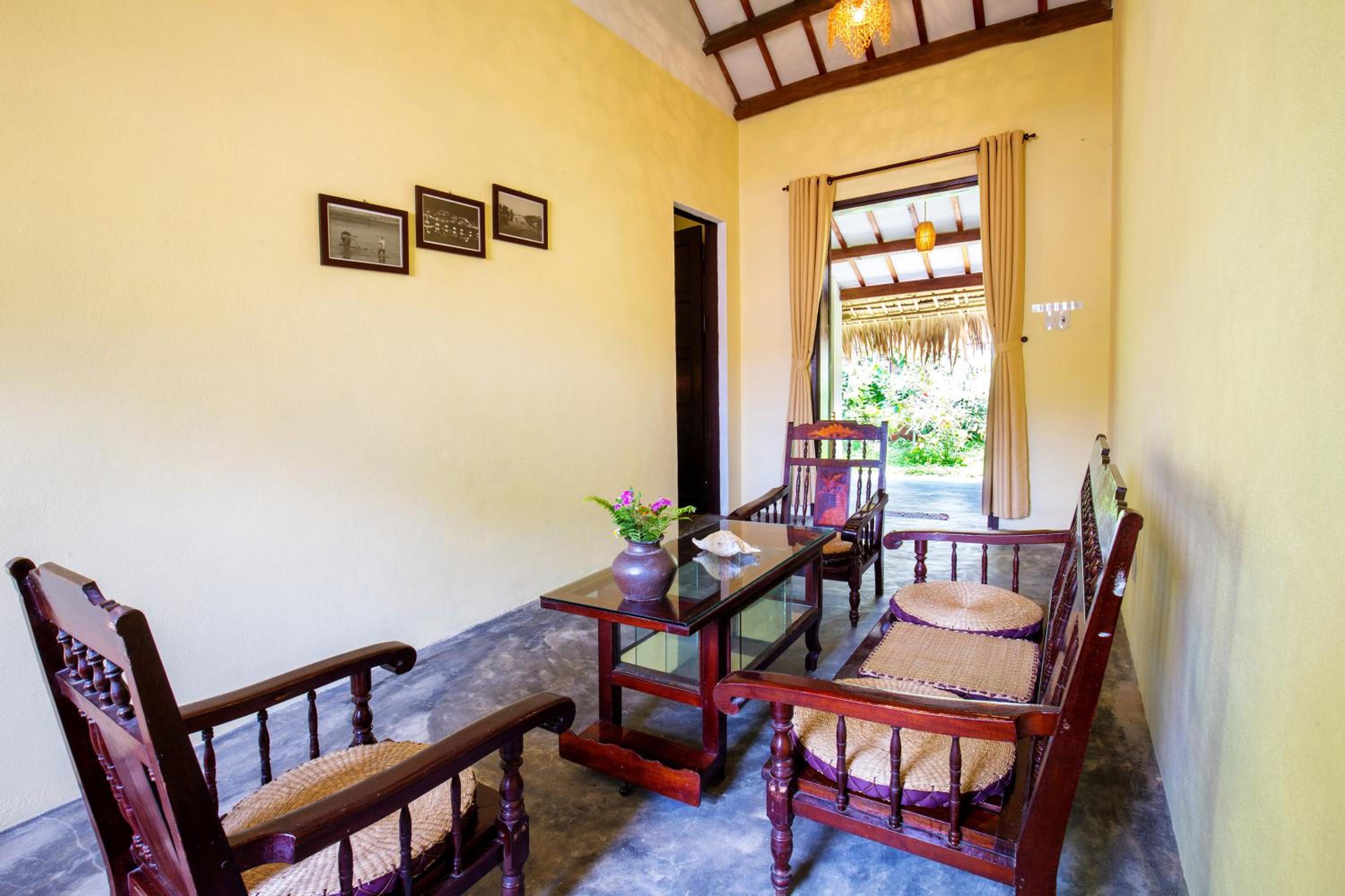 Red Flower Cottages Homestay