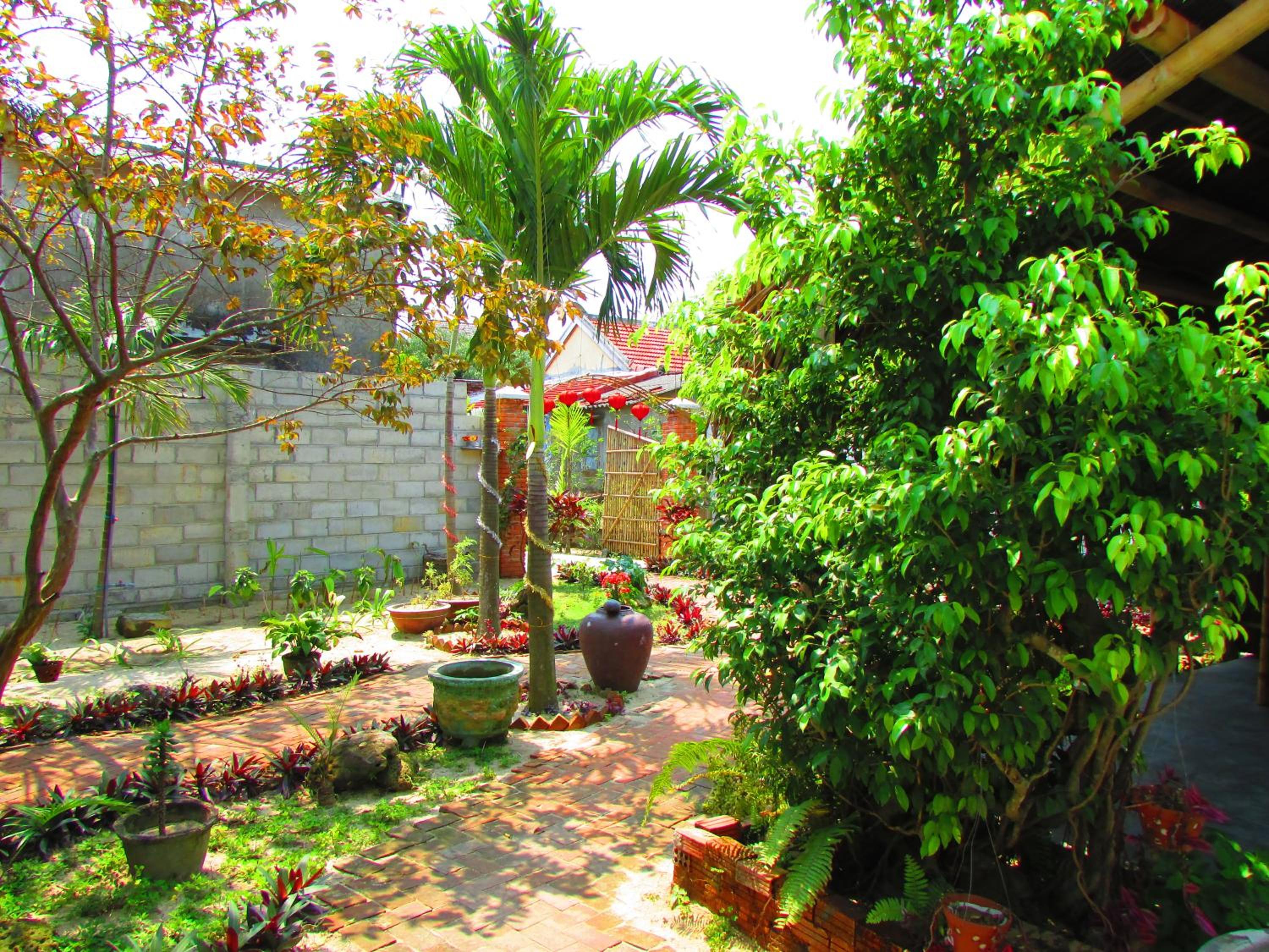 Red Flower Cottages Homestay