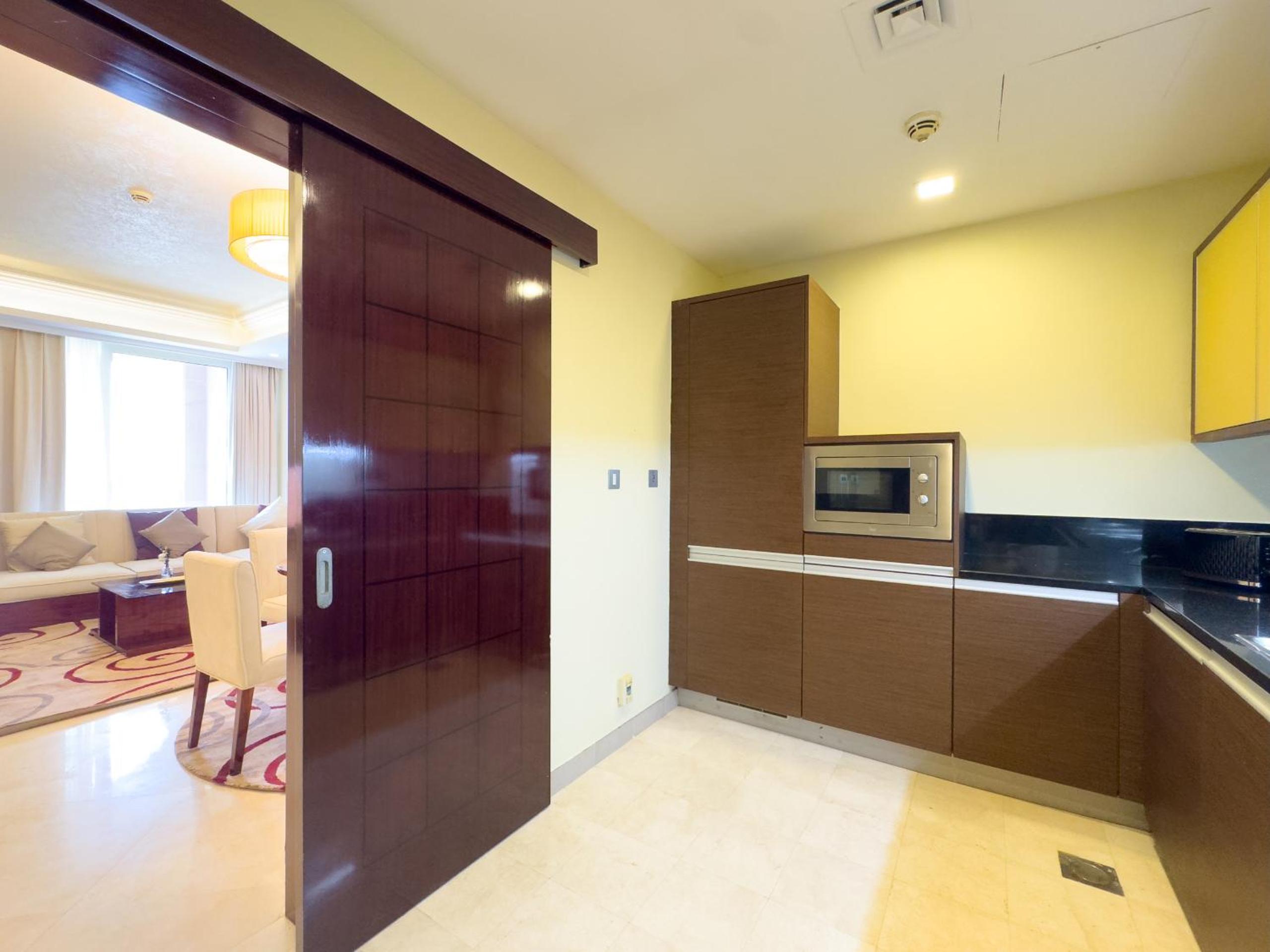 Luxury 2BR plus Maidrm at Grandeur Res Palm Jumeir