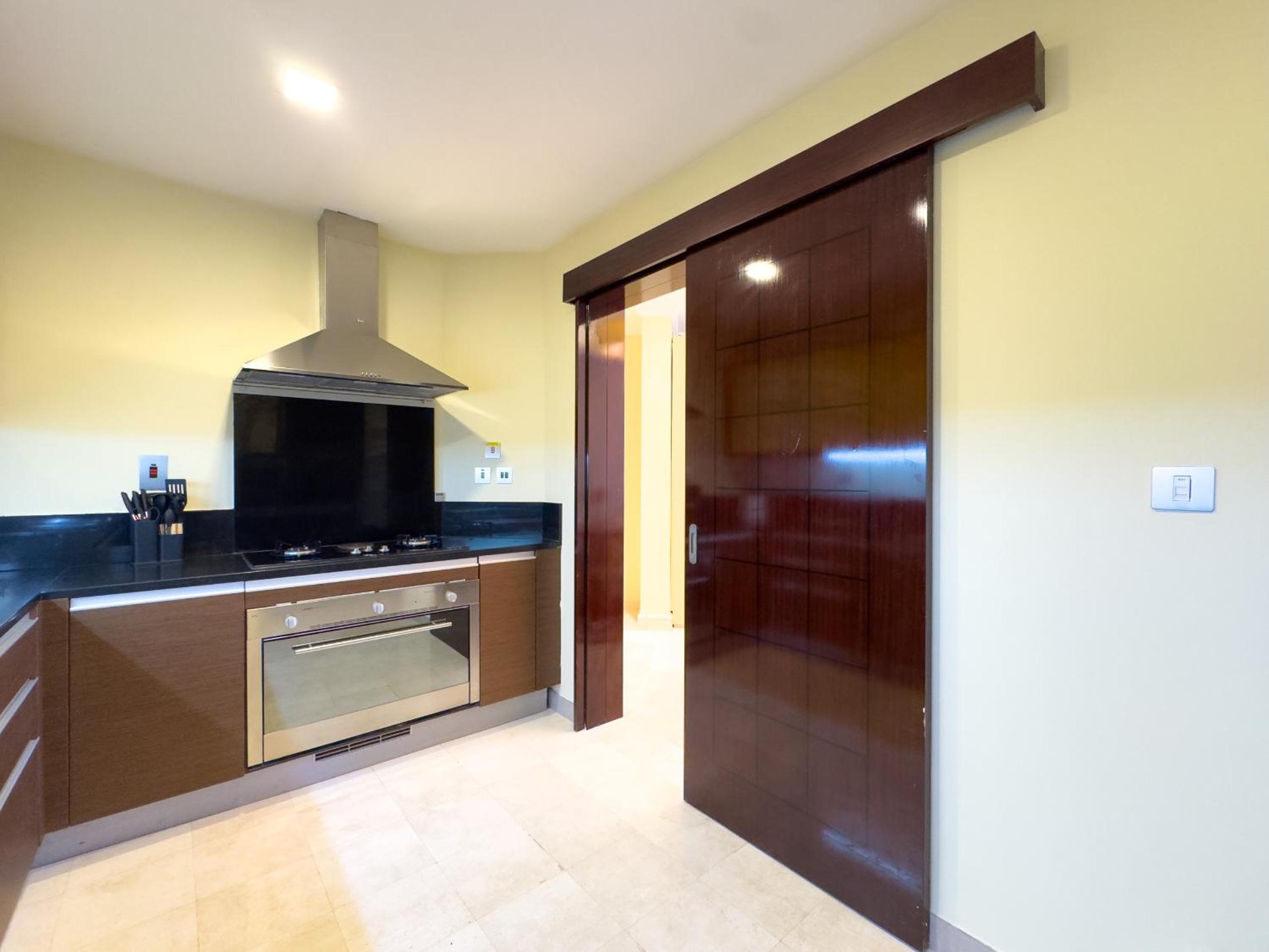 Luxury 2BR plus Maidrm at Grandeur Res Palm Jumeir
