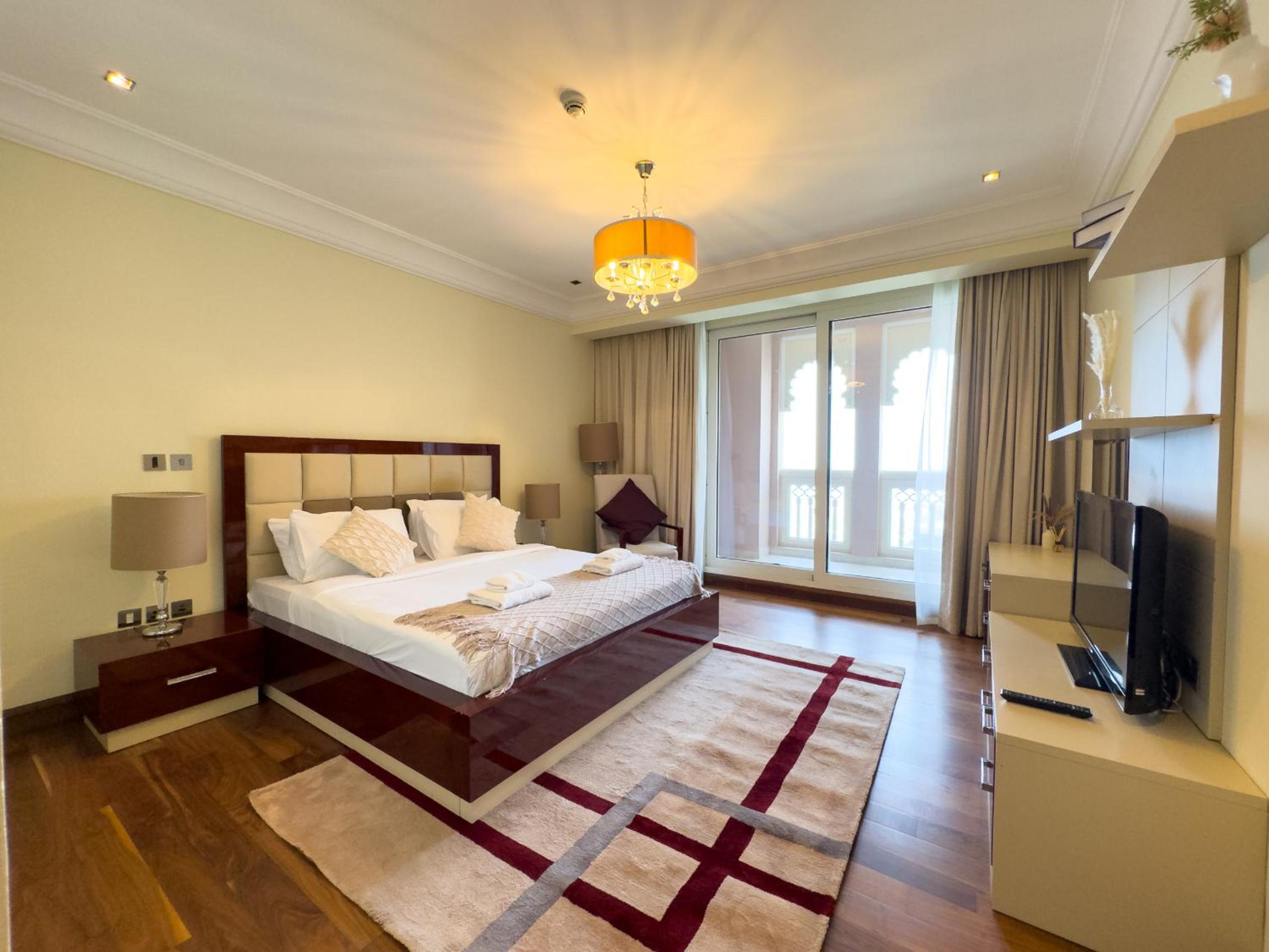 Luxury 2BR plus Maidrm at Grandeur Res Palm Jumeir