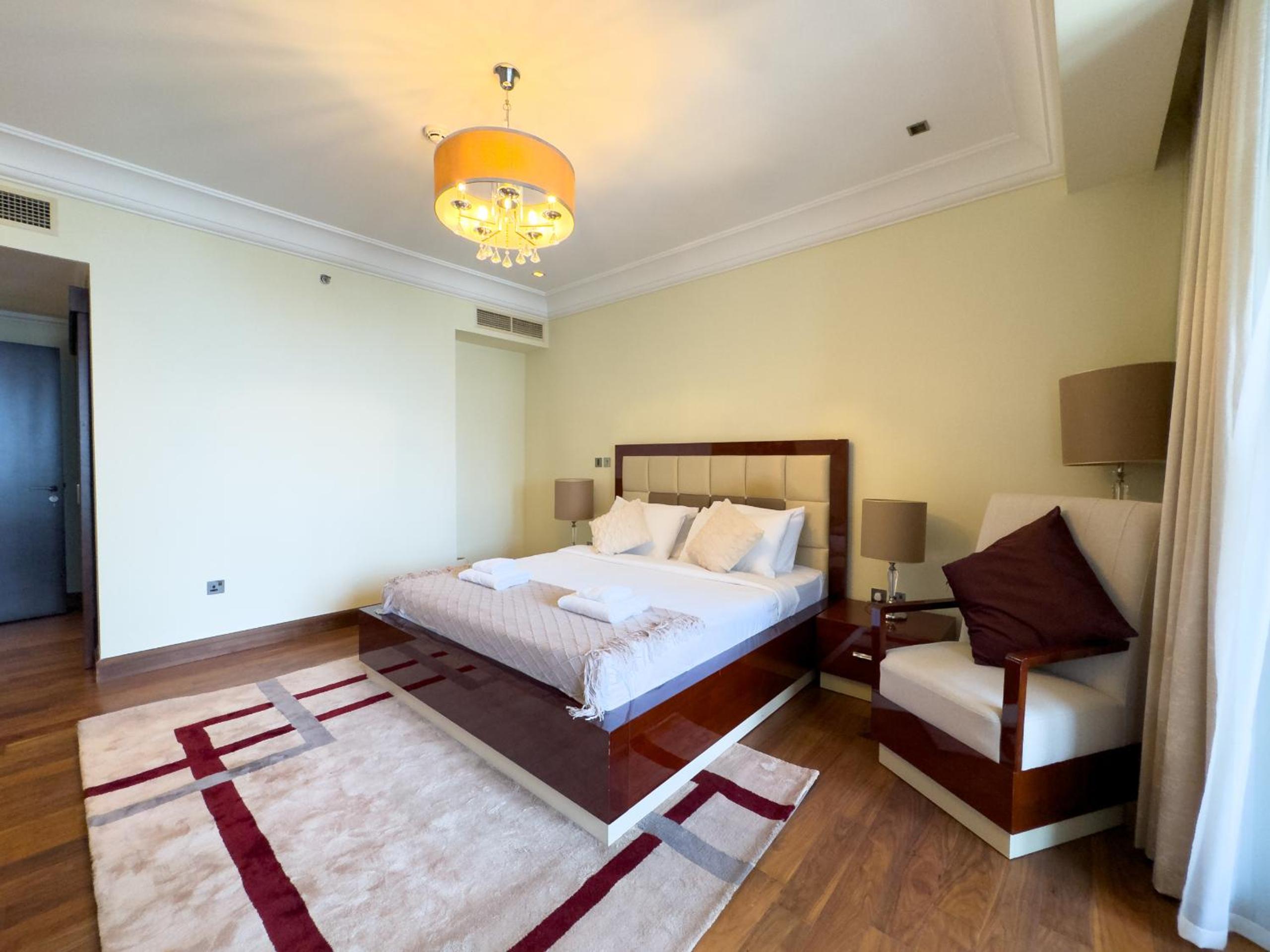Luxury 2BR plus Maidrm at Grandeur Res Palm Jumeir