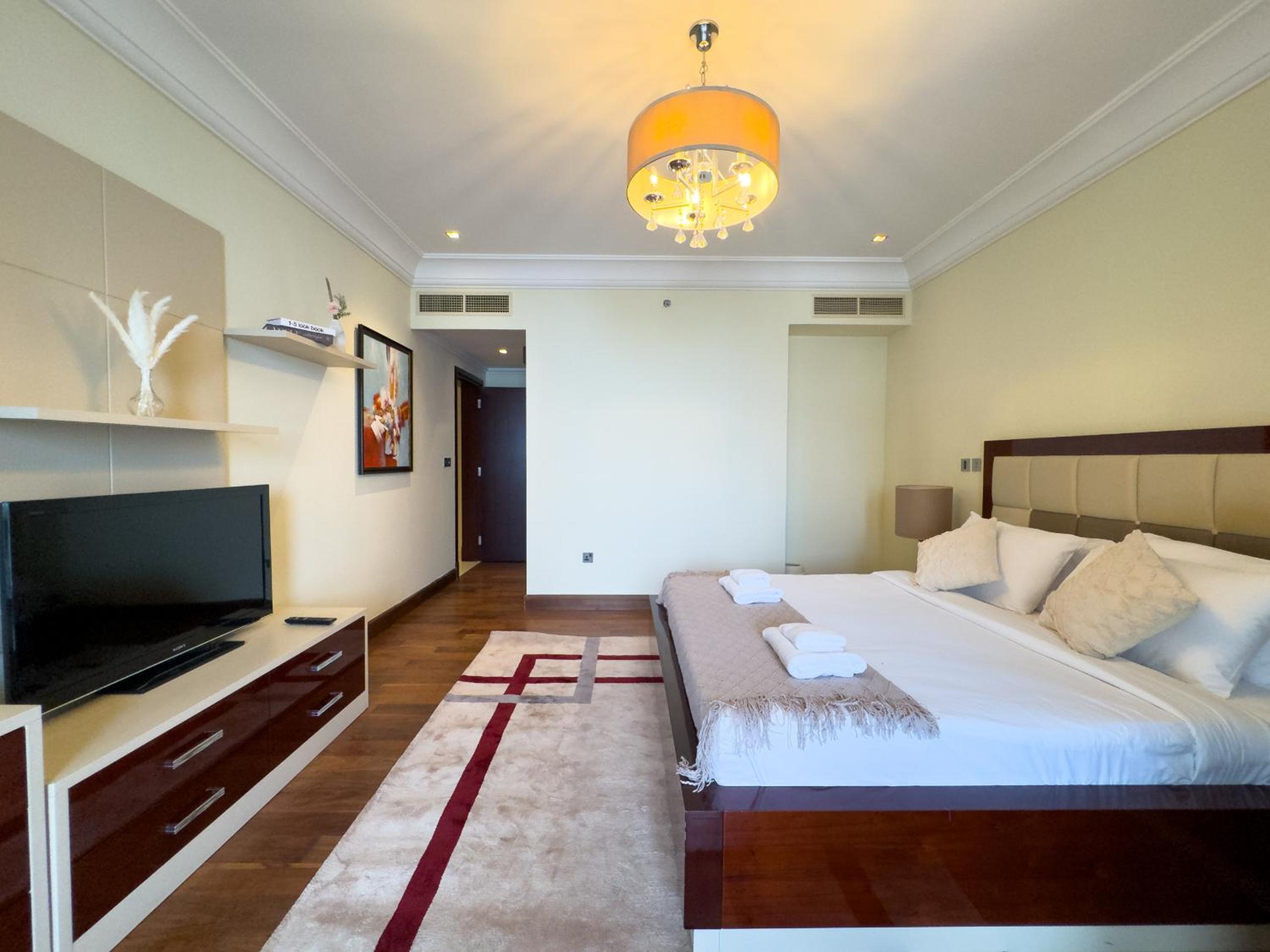 Luxury 2BR plus Maidrm at Grandeur Res Palm Jumeir