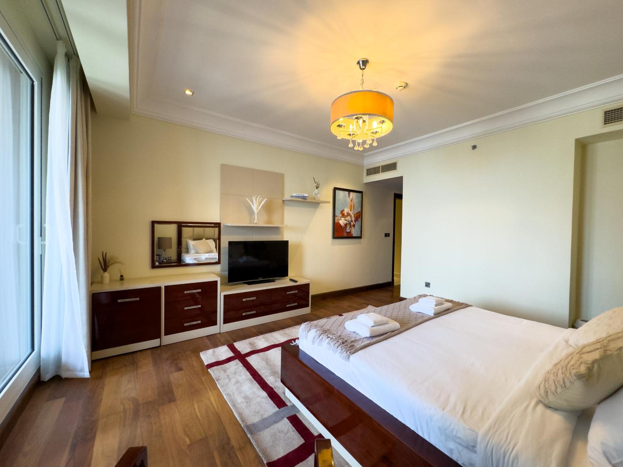 Luxury 2BR plus Maidrm at Grandeur Res Palm Jumeir