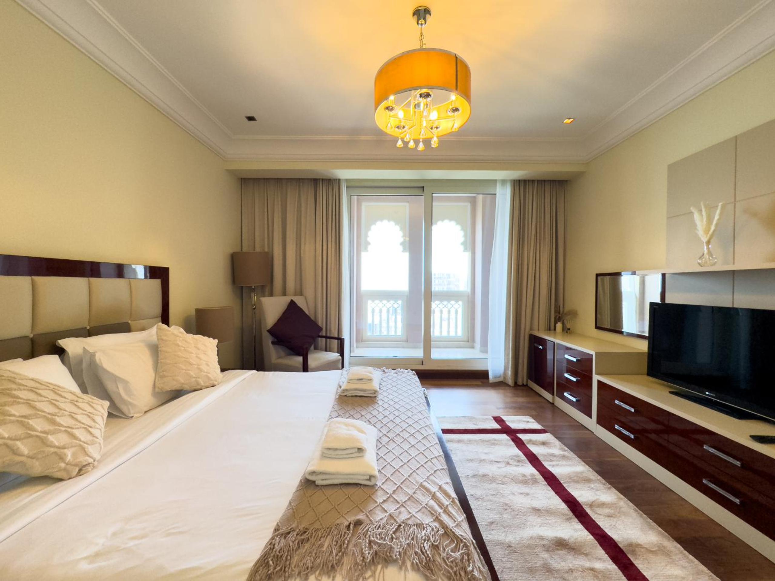 Luxury 2BR plus Maidrm at Grandeur Res Palm Jumeir