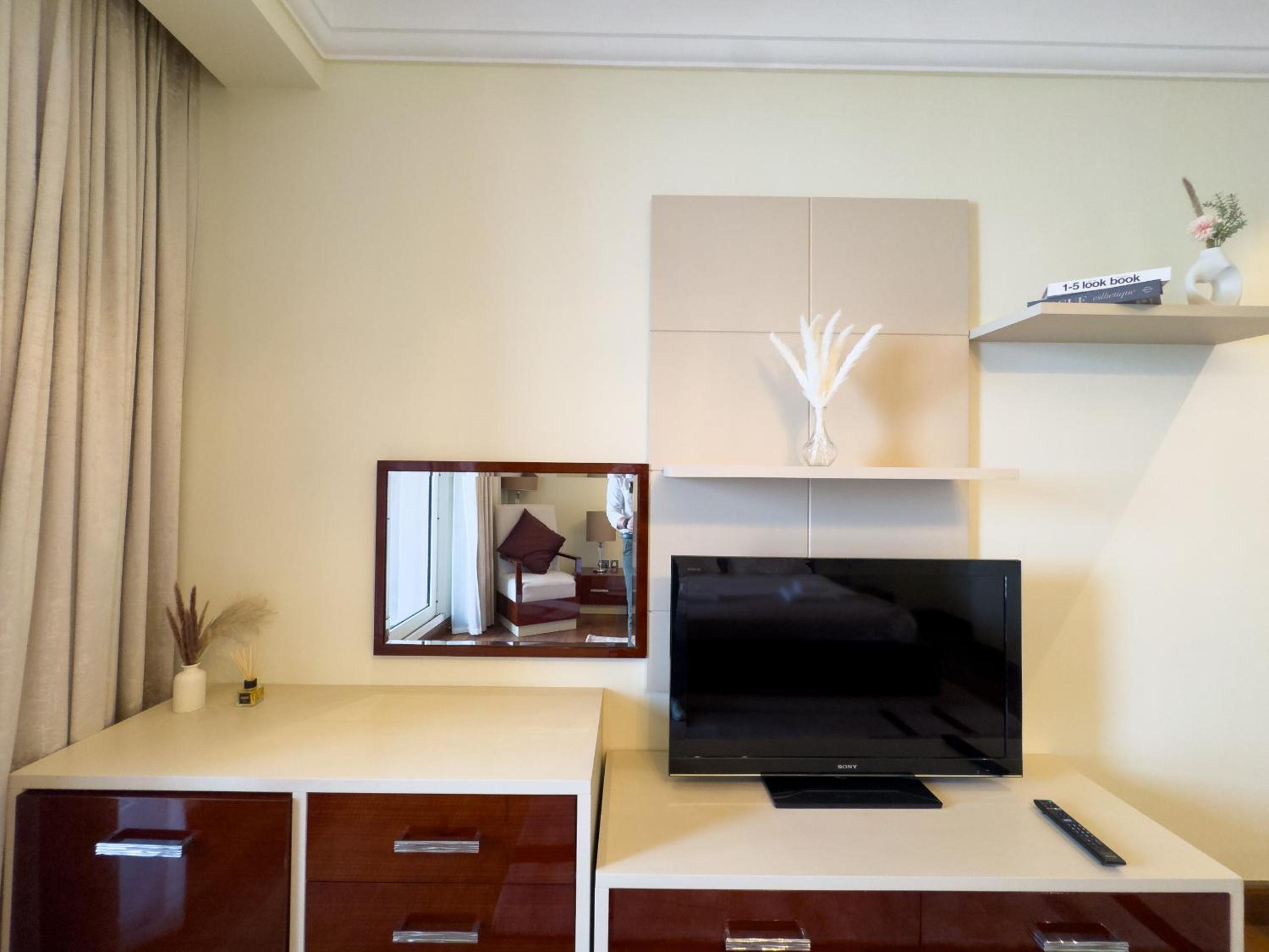 Luxury 2BR plus Maidrm at Grandeur Res Palm Jumeir