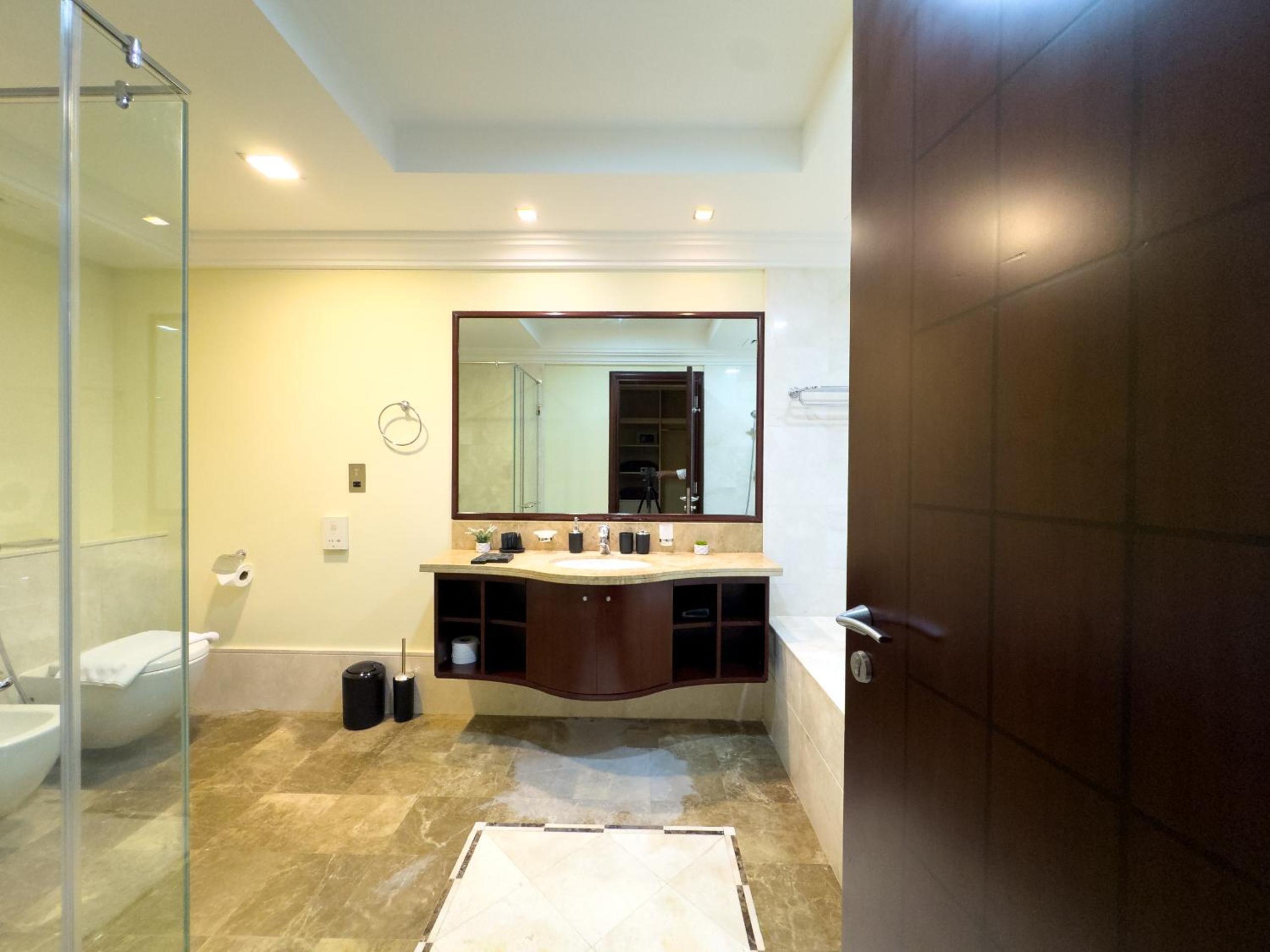 Luxury 2BR plus Maidrm at Grandeur Res Palm Jumeir