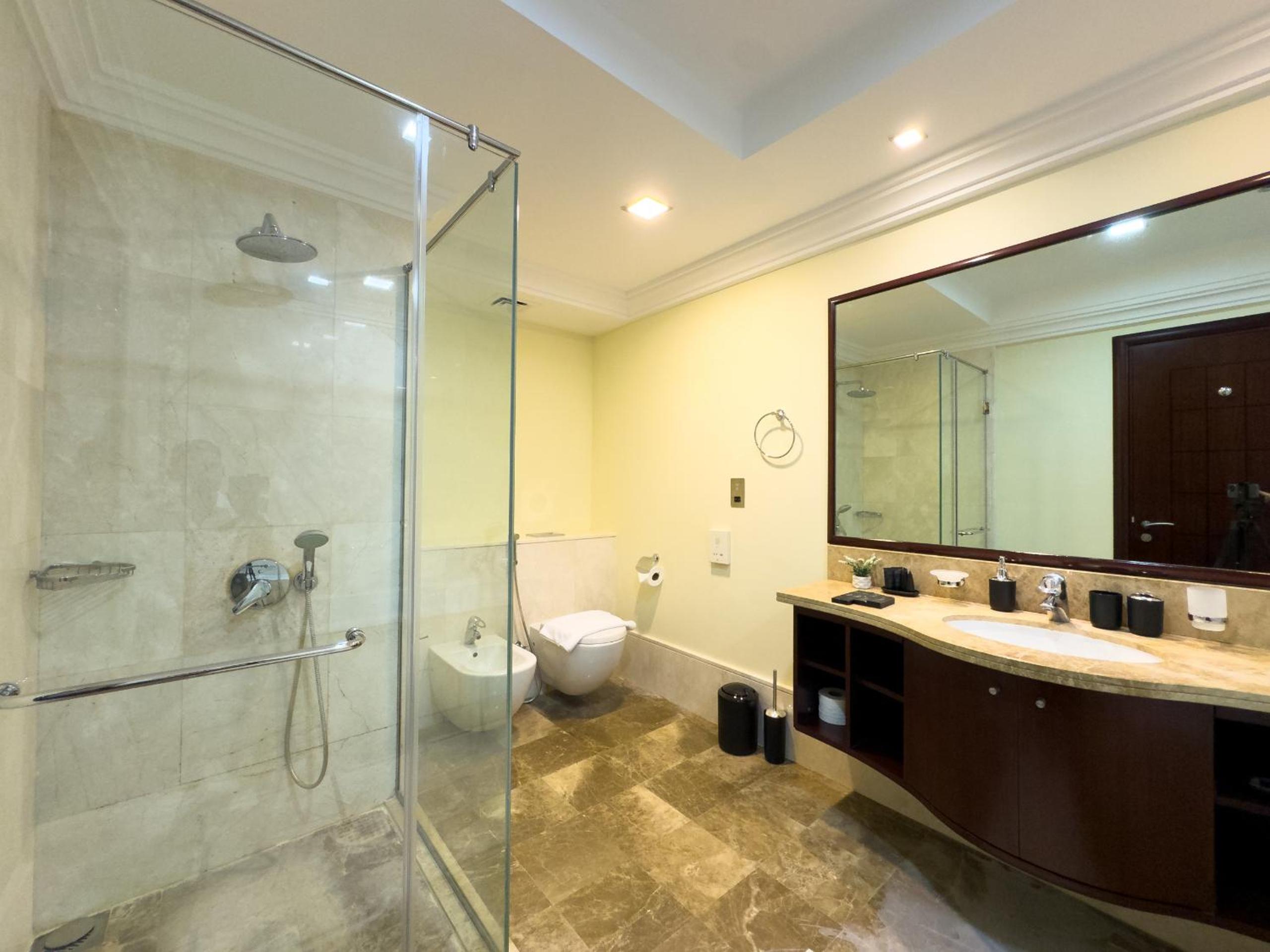 Luxury 2BR plus Maidrm at Grandeur Res Palm Jumeir