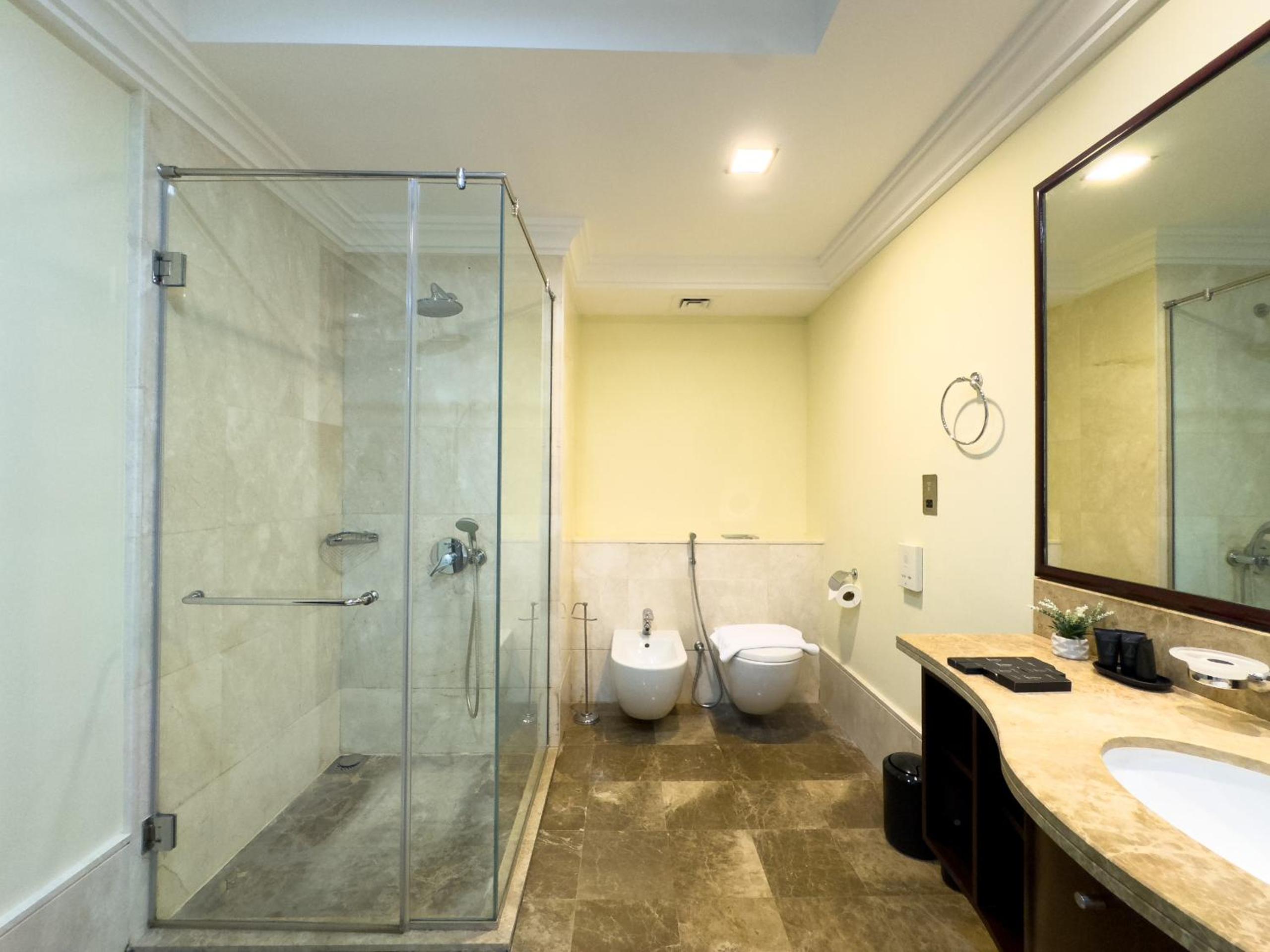 Luxury 2BR plus Maidrm at Grandeur Res Palm Jumeir