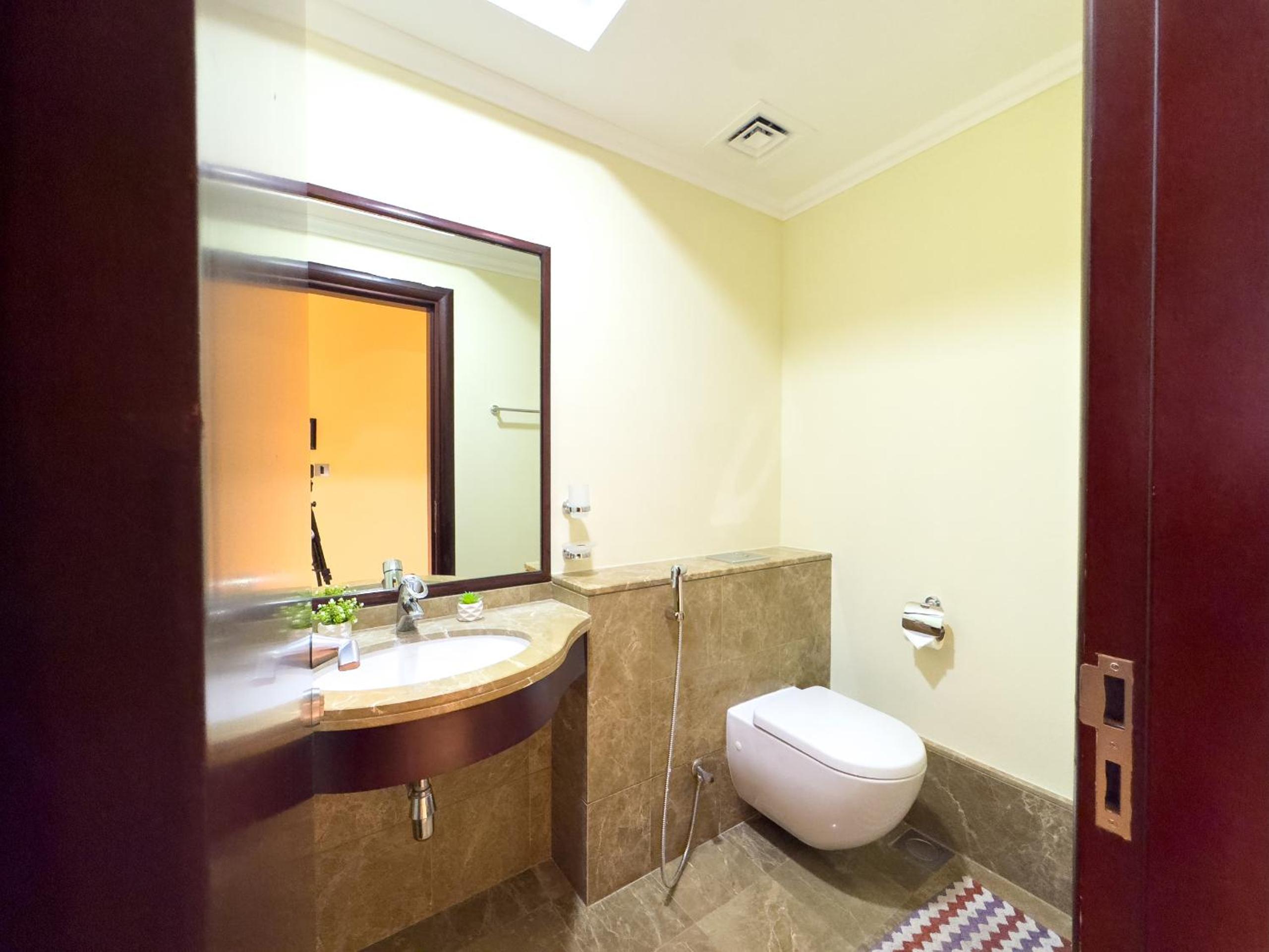 Luxury 2BR plus Maidrm at Grandeur Res Palm Jumeir