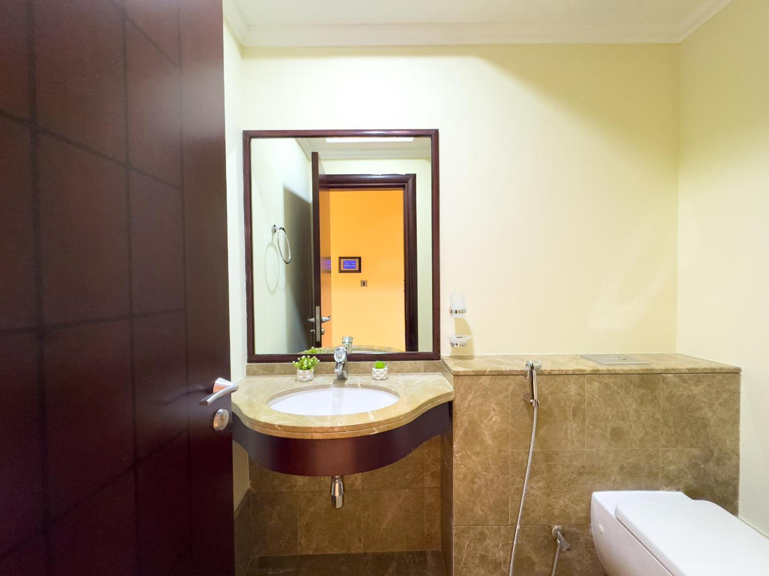 Luxury 2BR plus Maidrm at Grandeur Res Palm Jumeir